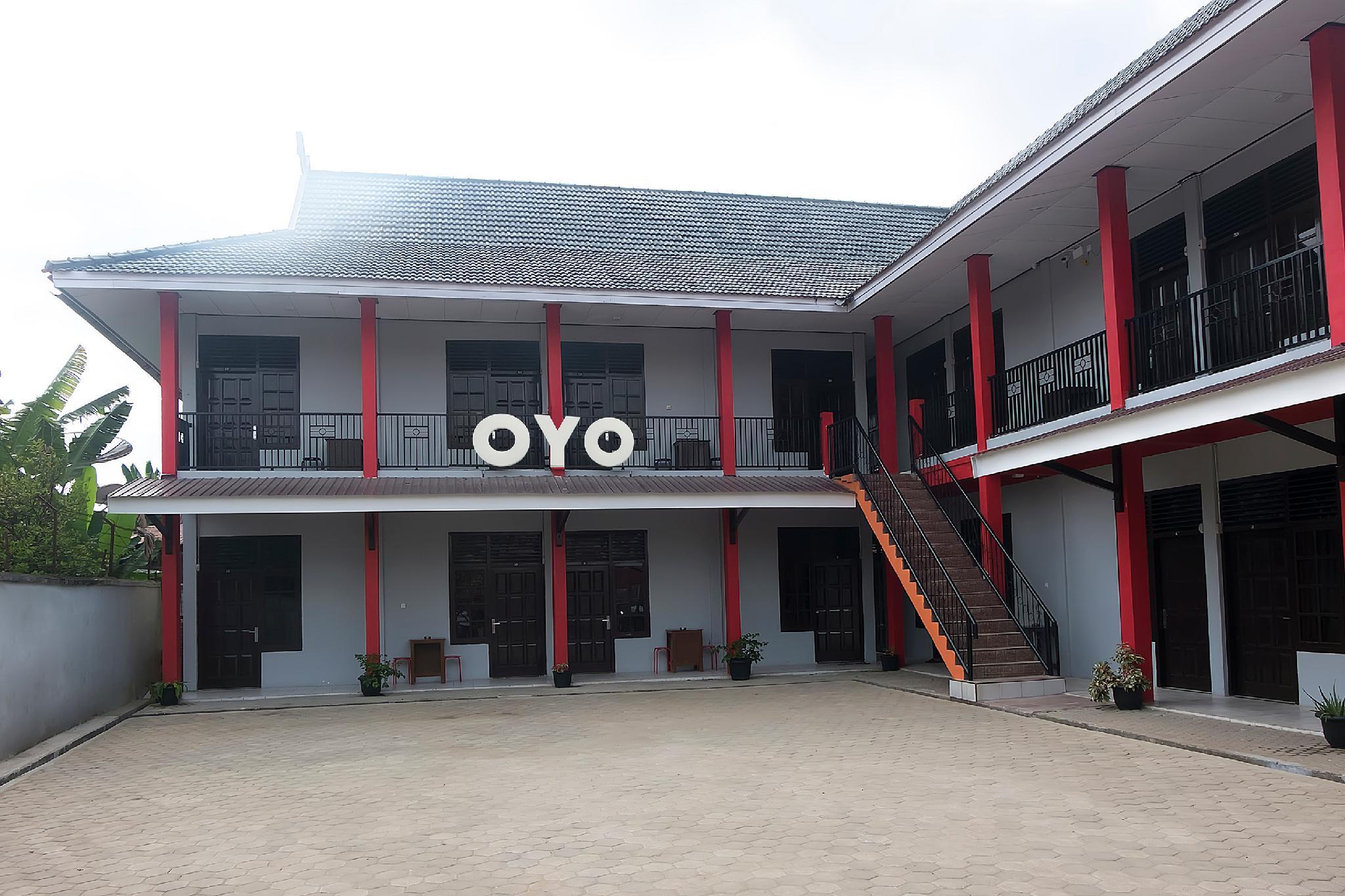 OYO 950 Steze Kost