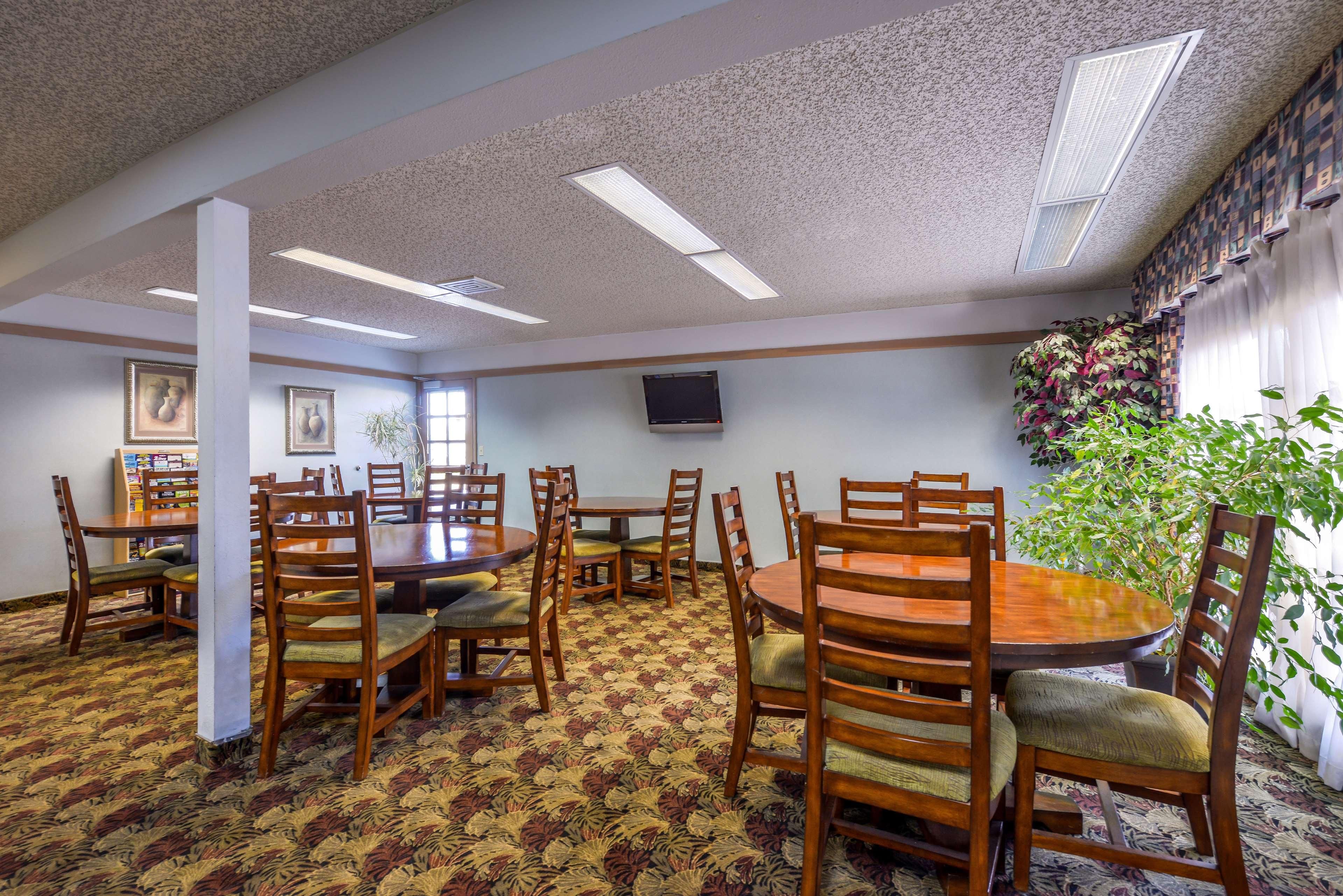 Americas Best Value Inn Phoenix Ashland