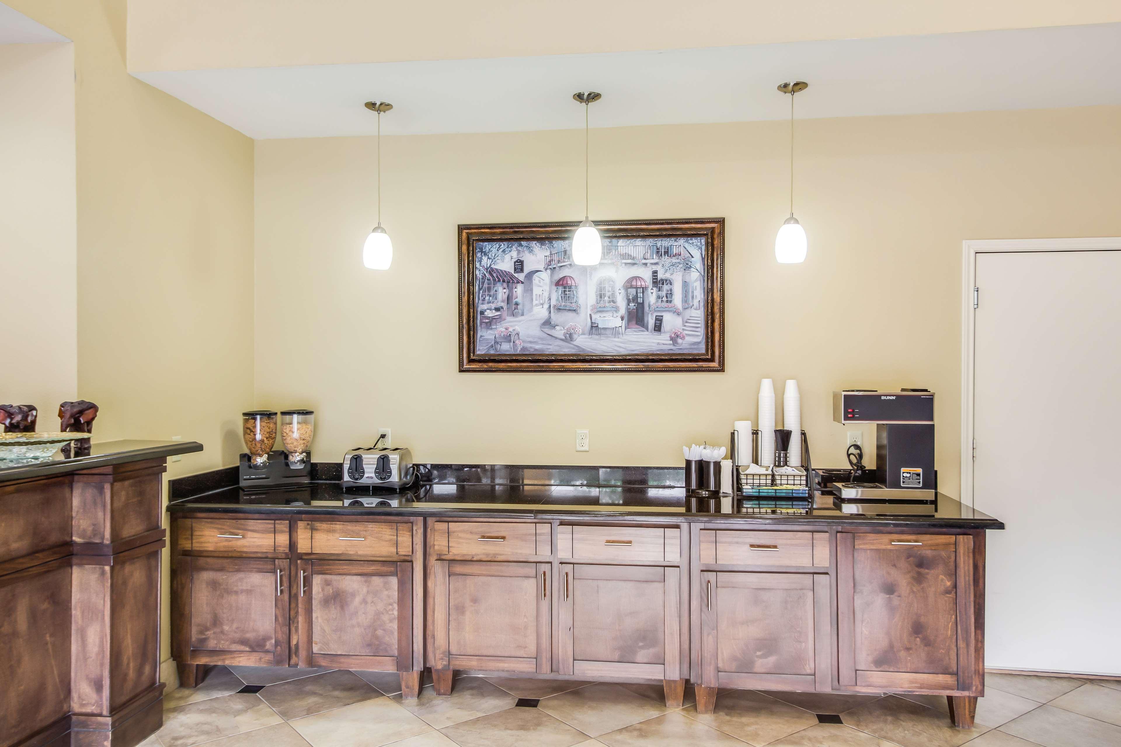 Americas Best Value Inn And Suites Tomball