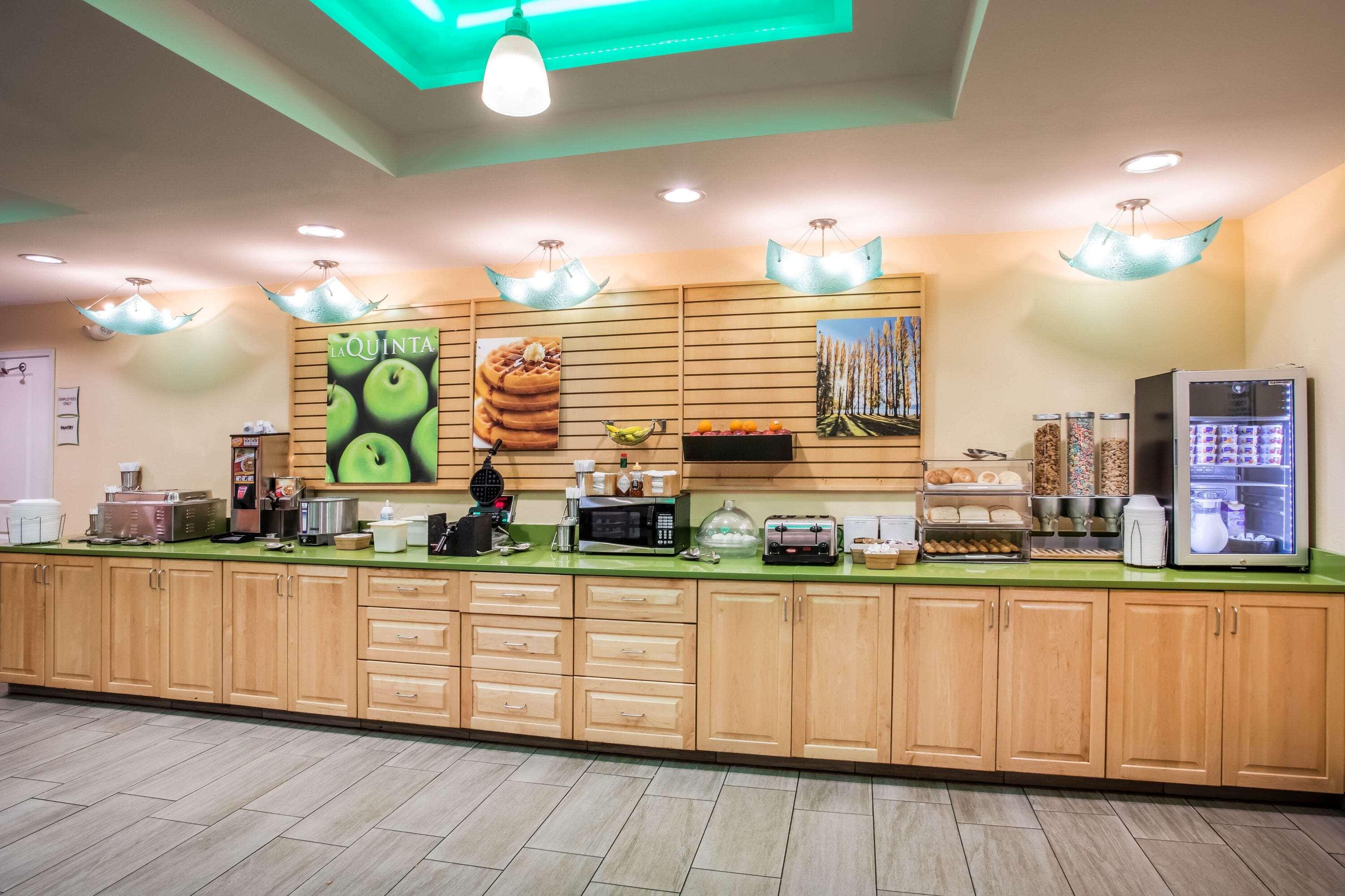 La Quinta Inn Suites By Wyndham Rochester