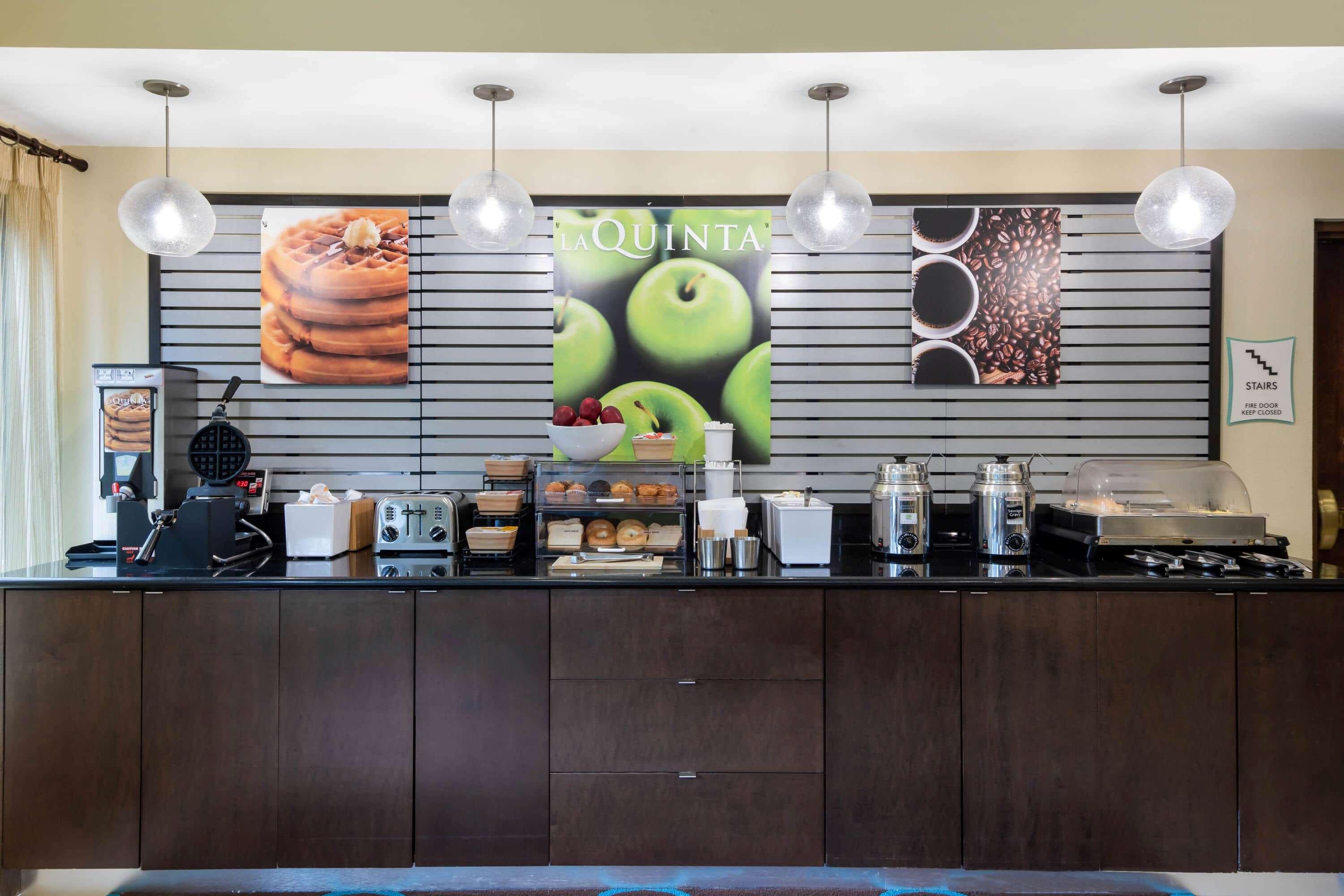 La Quinta Inn & Suites By Wyndham Lagrange / I-85