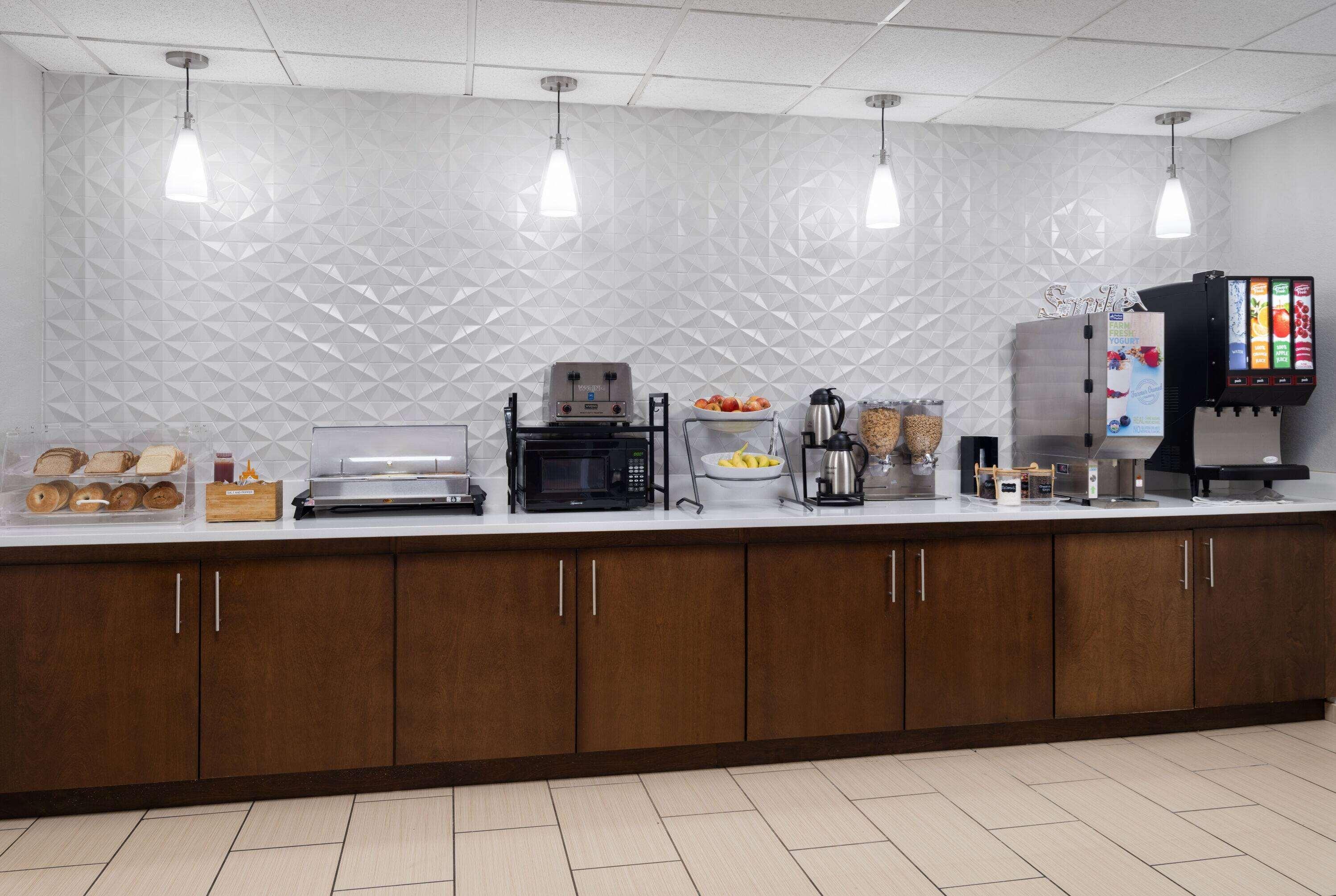 La Quinta Inn Suites By Wyndham Knoxville Airport