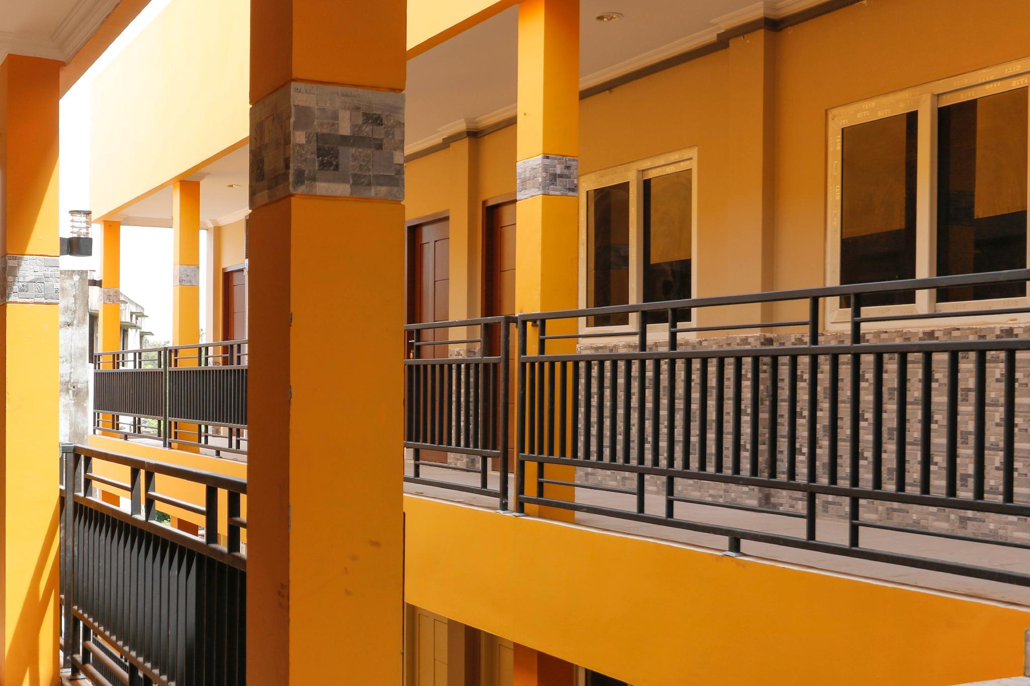 RedDoorz Plus near Palembang Square Mall