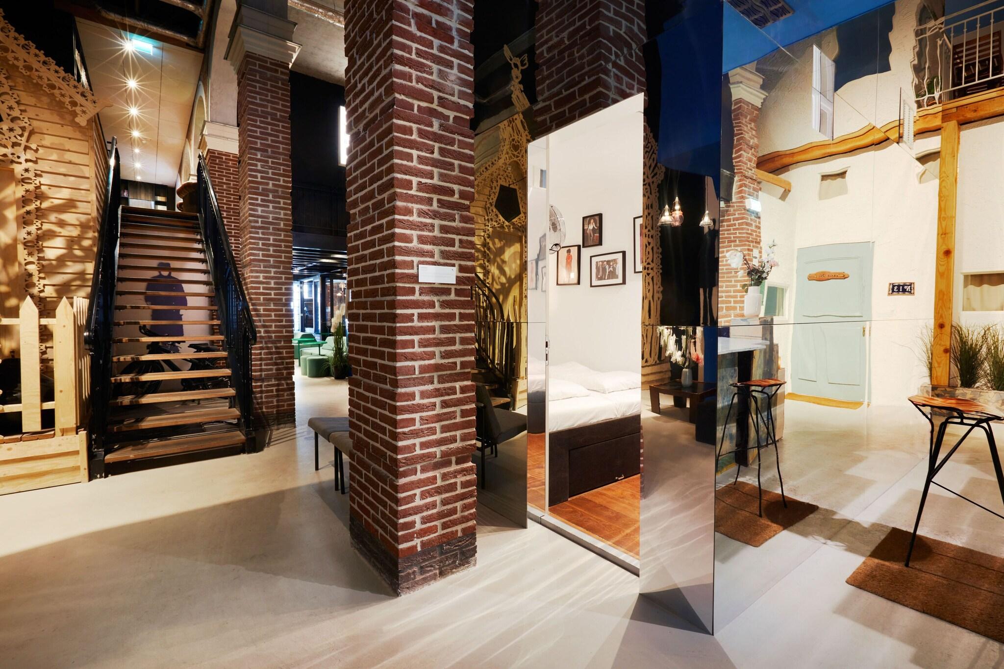 Hotel Not Hotel by null