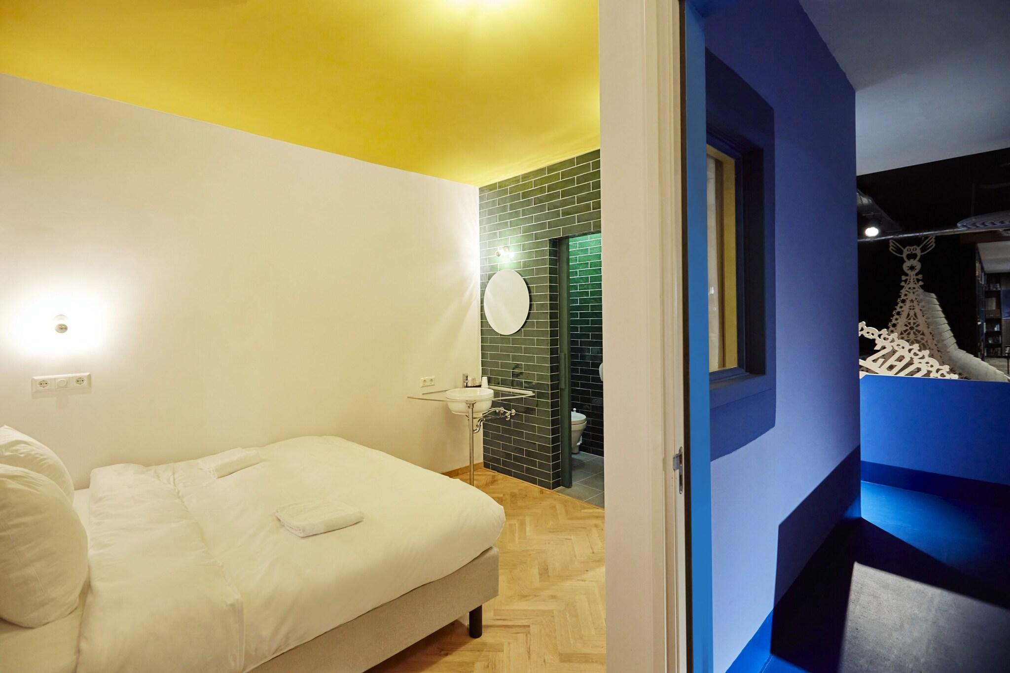 Hotel Not Hotel by null