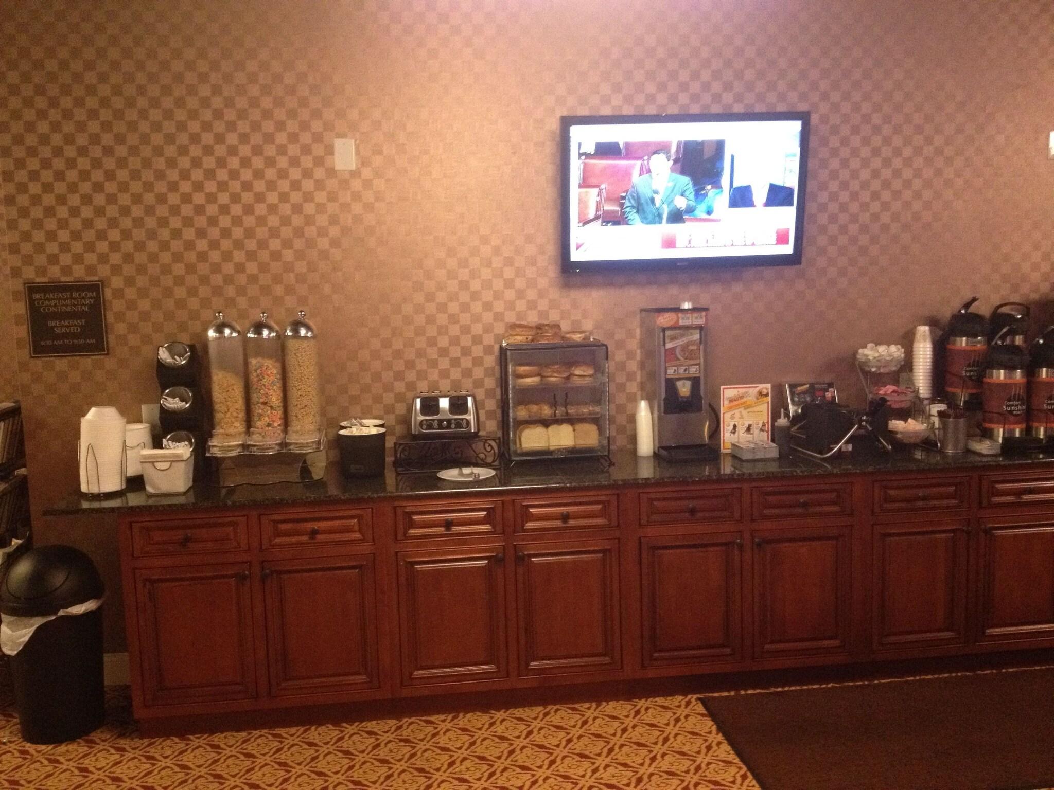 Aashram Hotel By Niagara River