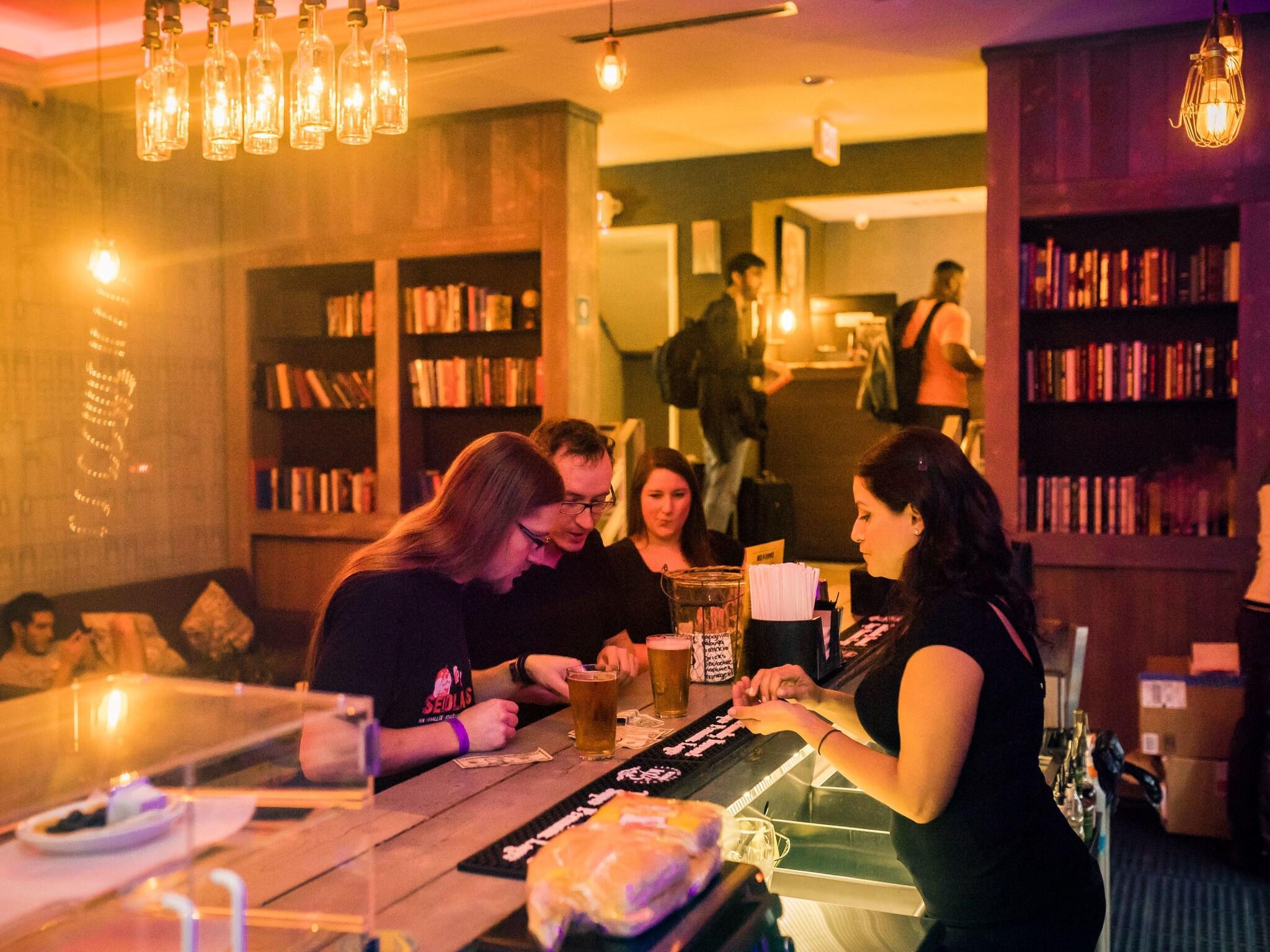 Beds N' Drinks by null