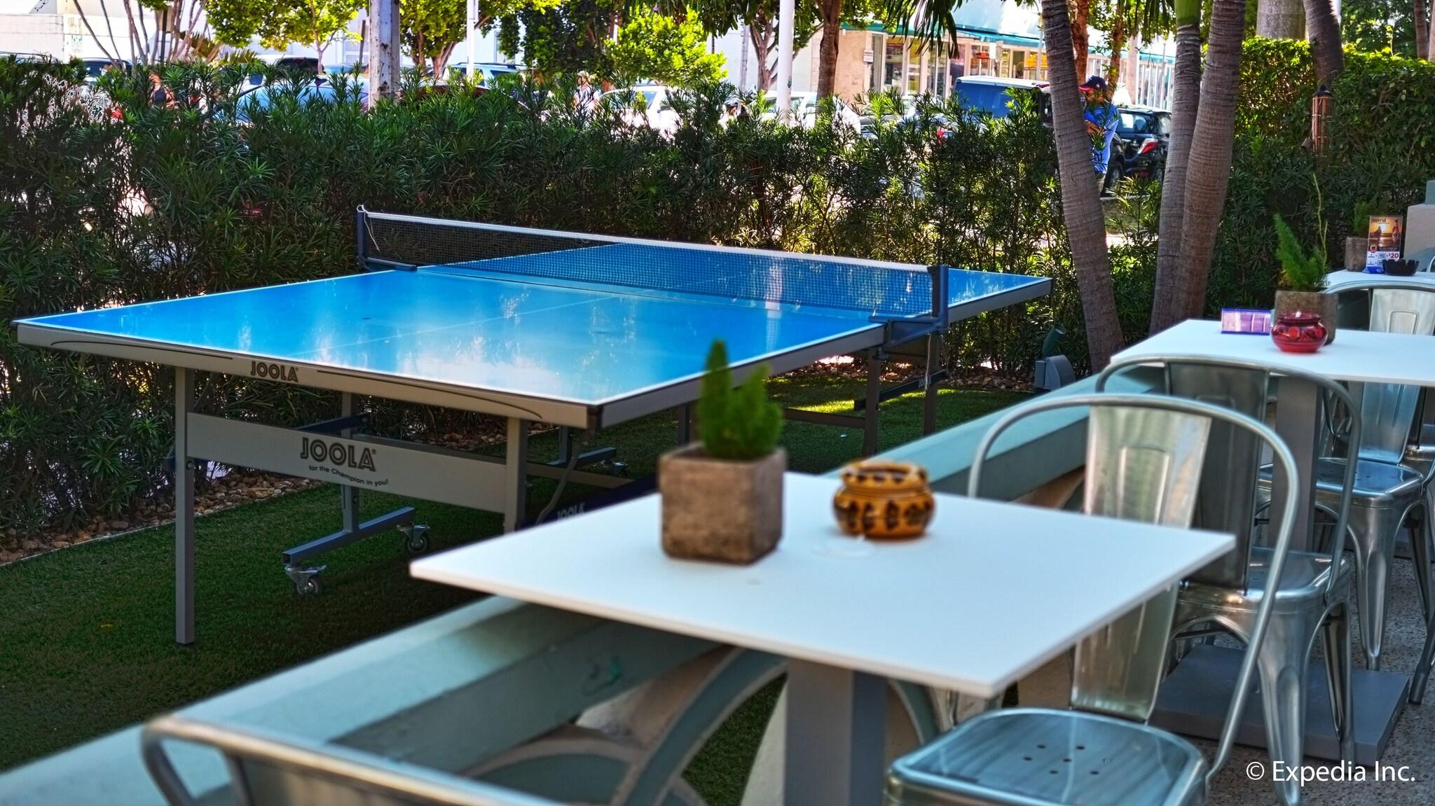 Beds N' Drinks by null