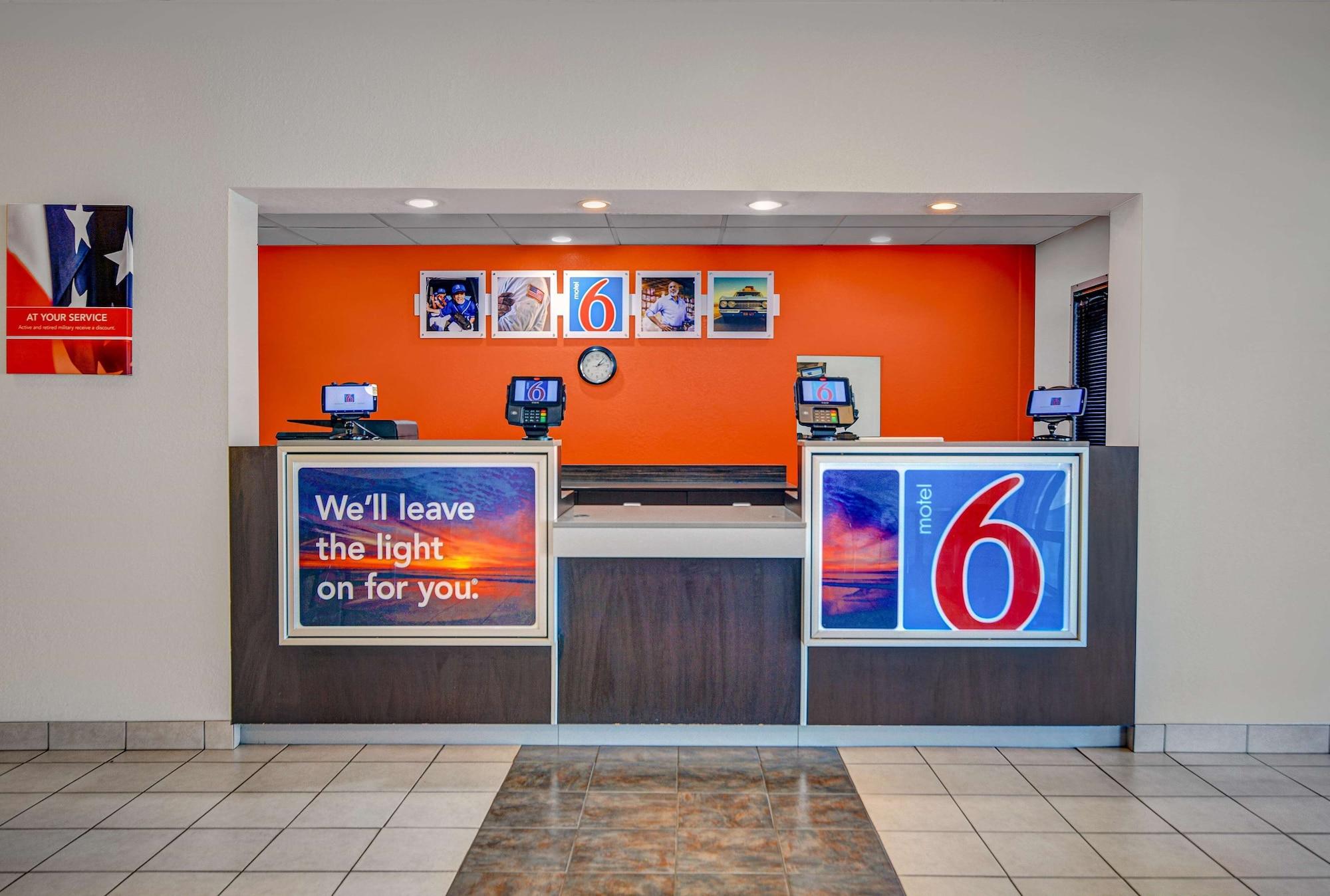 Motel 6 Tallahassee, Fl - Downtown | Leon Hotel Book @ ₹1