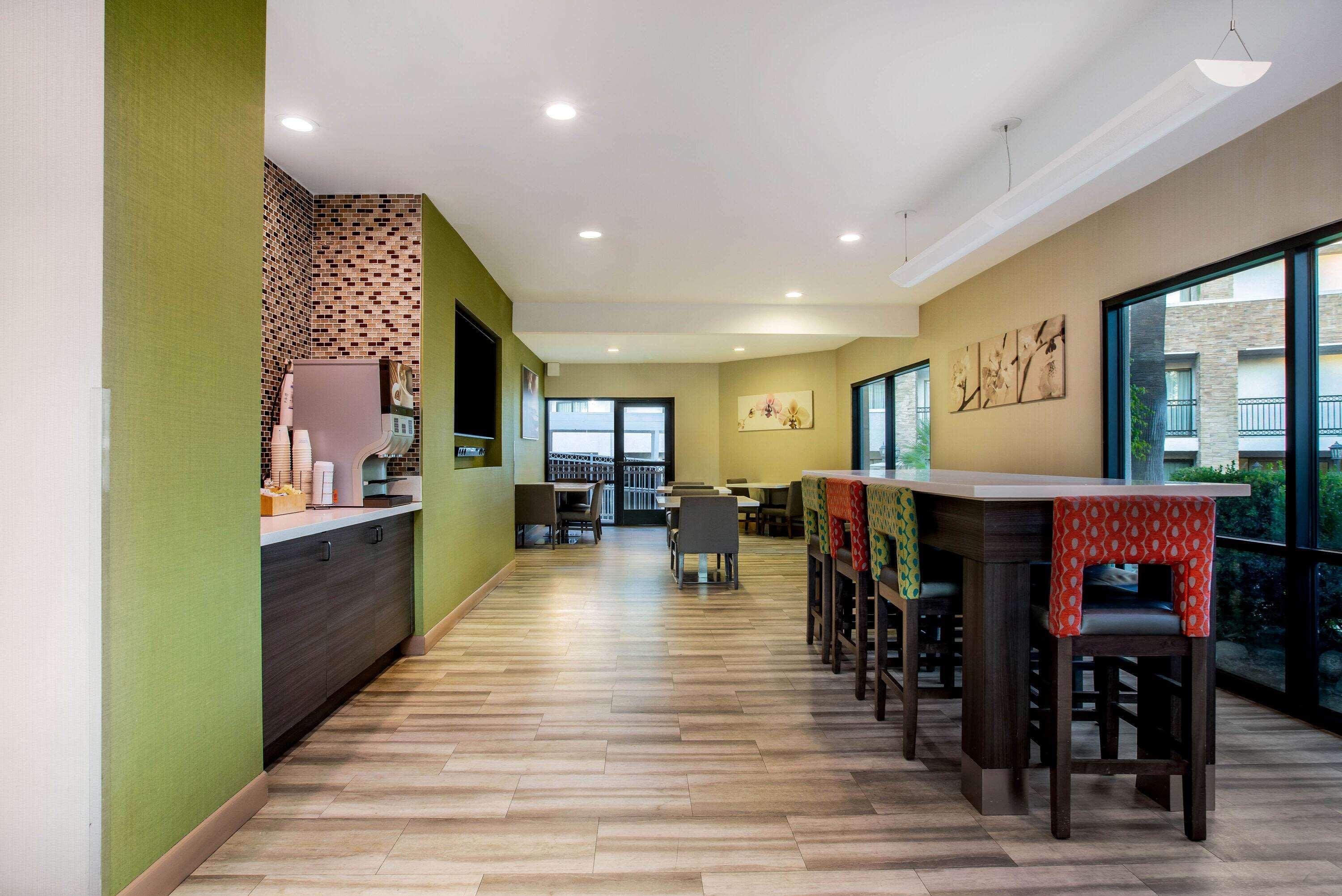 La Quinta Inn Suites By Wyndham Pomona