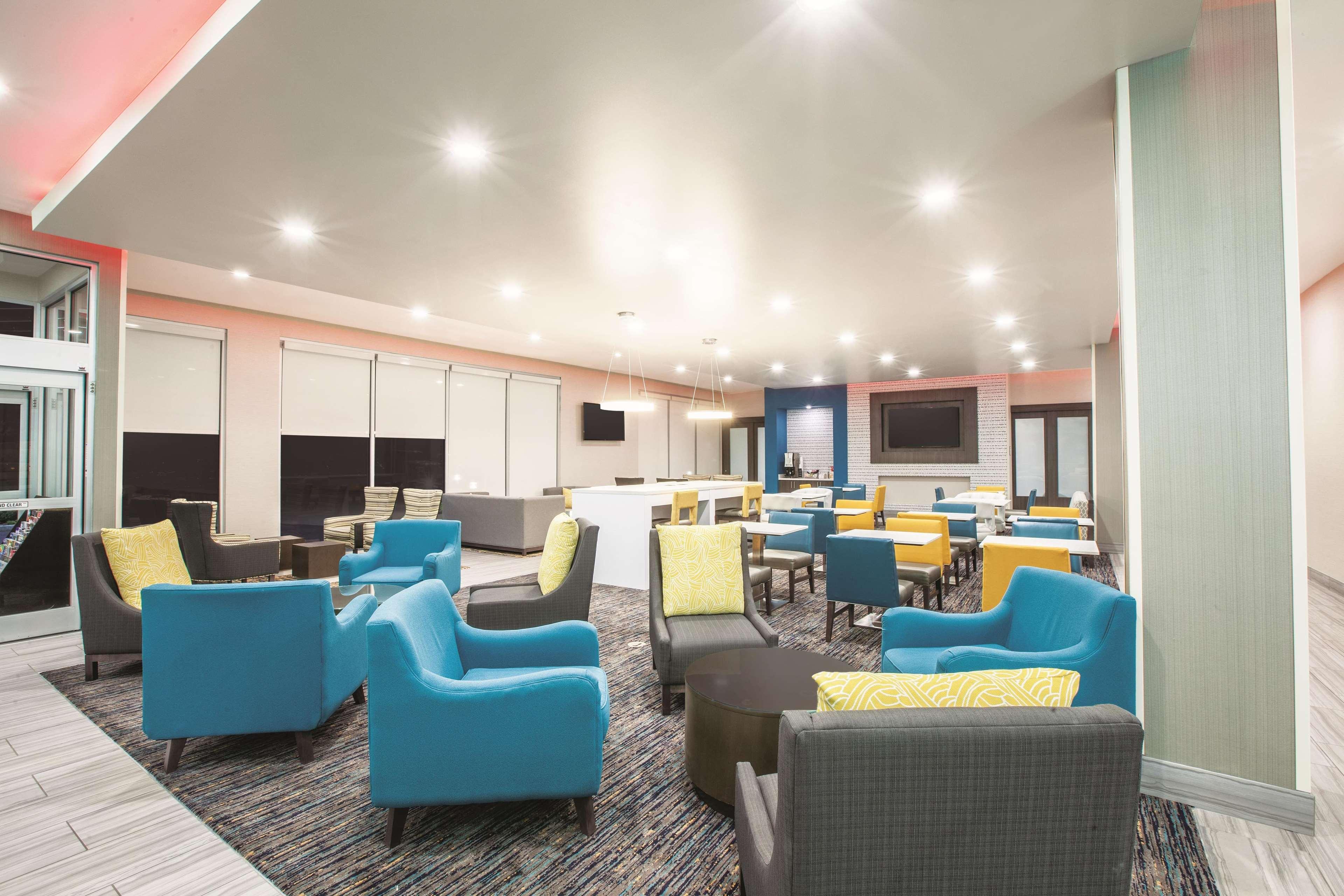 La Quinta Inn Suites By Wyndham Tulsa Broken Arrow