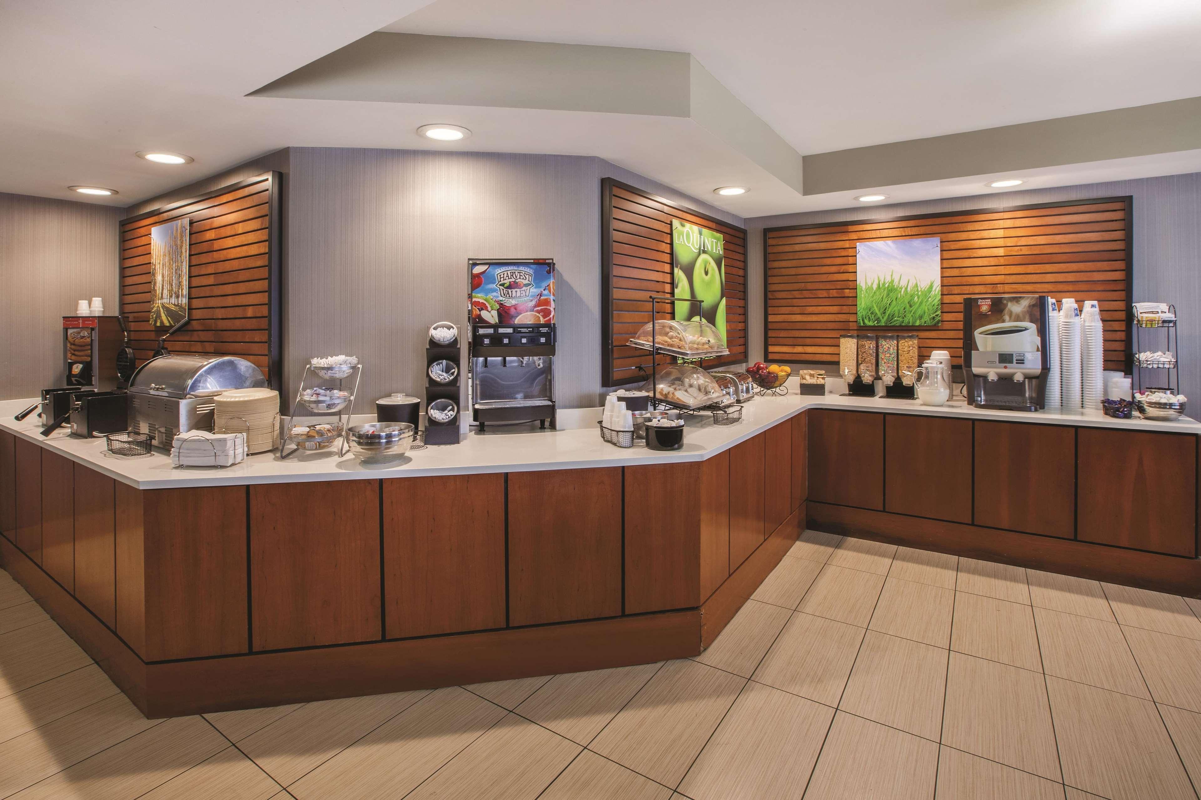 La Quinta Inn Suites By Wyndham Erie