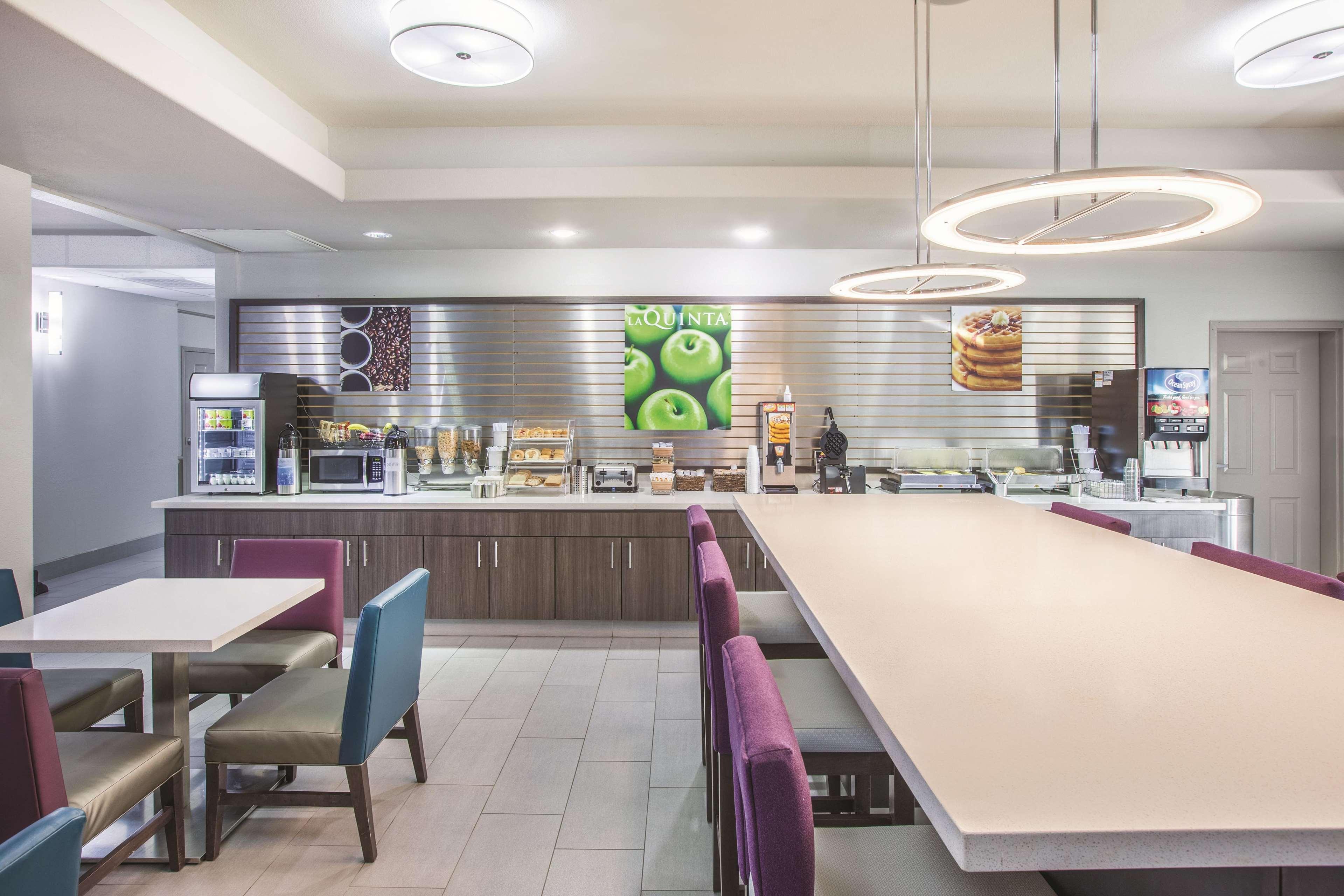 La Quinta Inn Suites By Wyndham Bay City