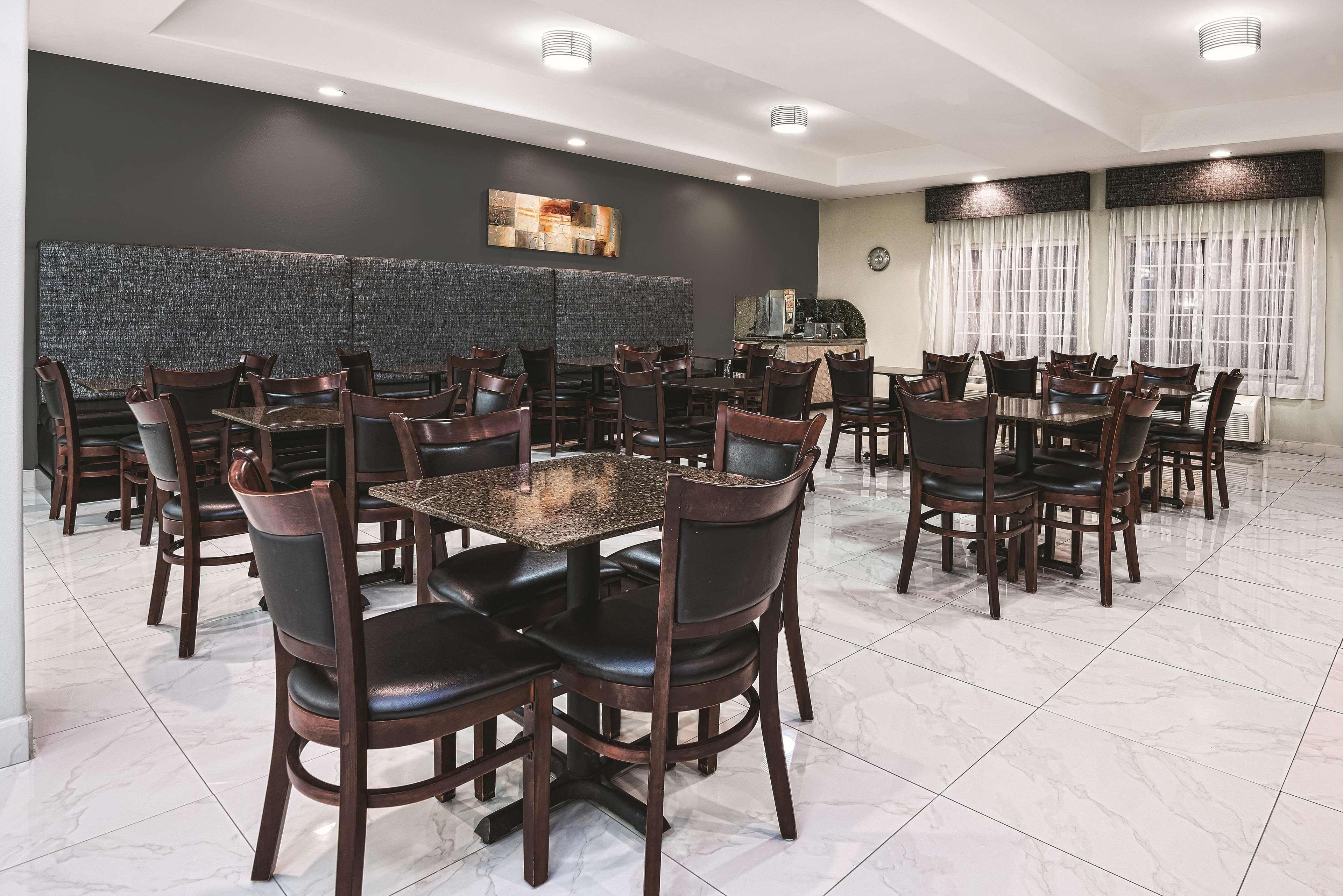 La Quinta Inn Suites By Wyndham Mercedes