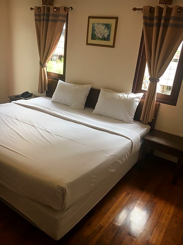 Sri-pat Guesthouse by null