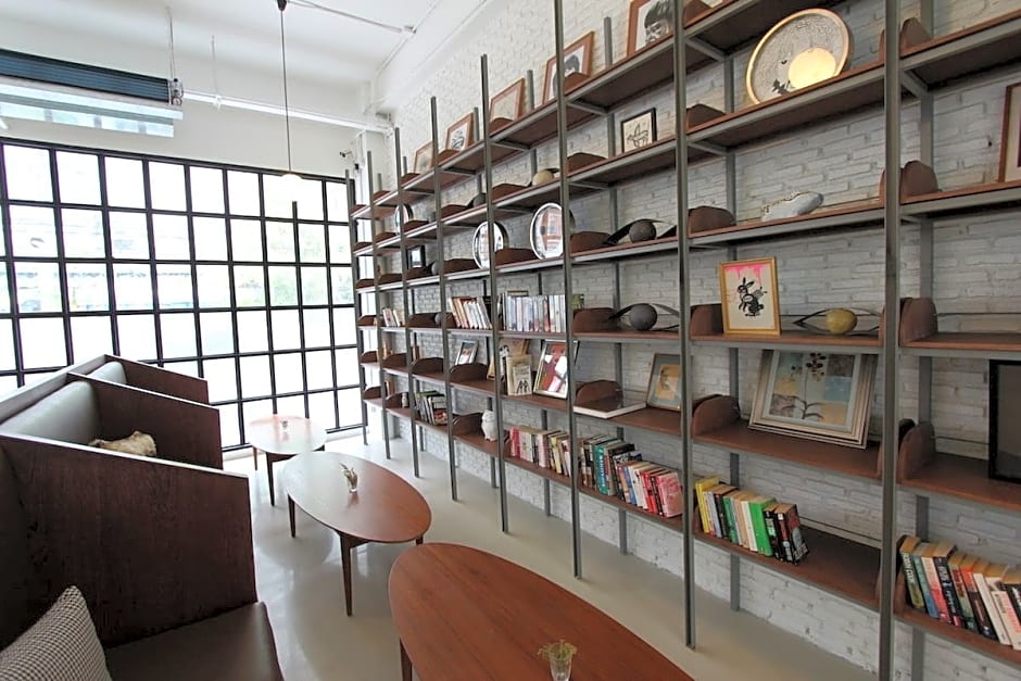 Beat Hotel Bangkok, Wattana