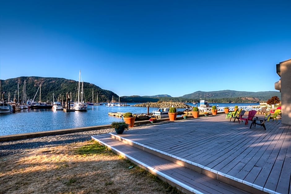 Oceanfront Suites at Cowichan Bay by null