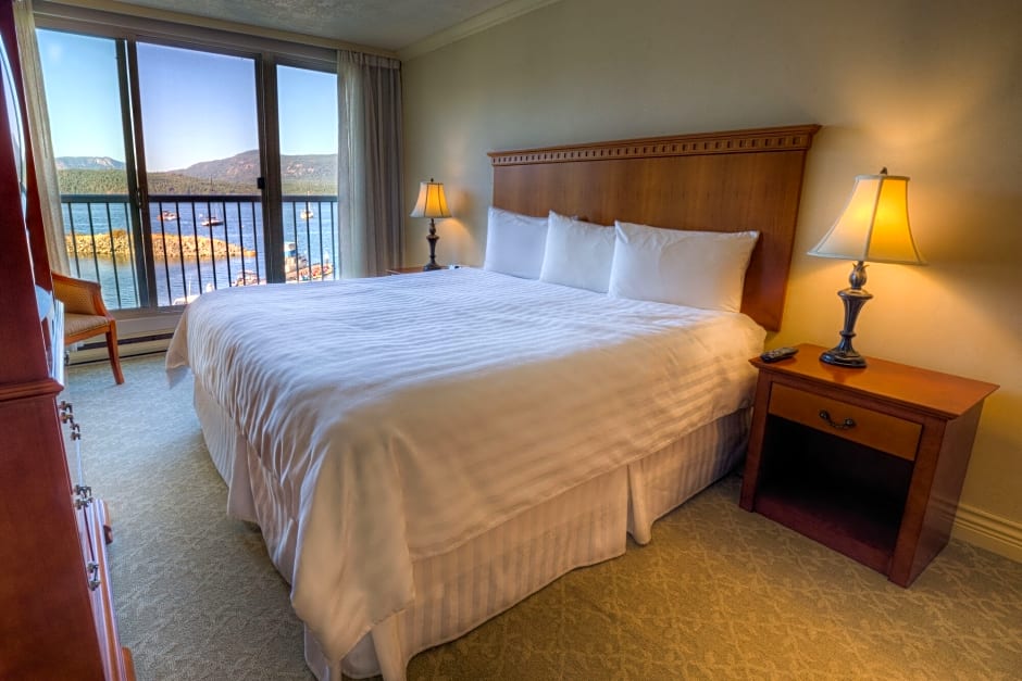 Oceanfront Suites at Cowichan Bay by null