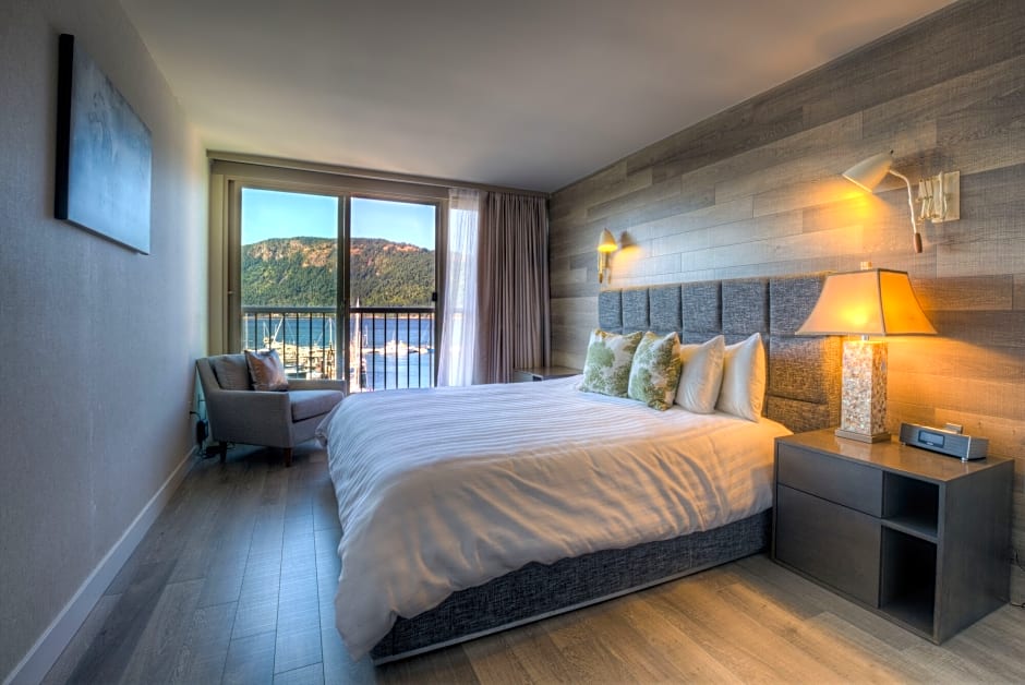Oceanfront Suites at Cowichan Bay by null