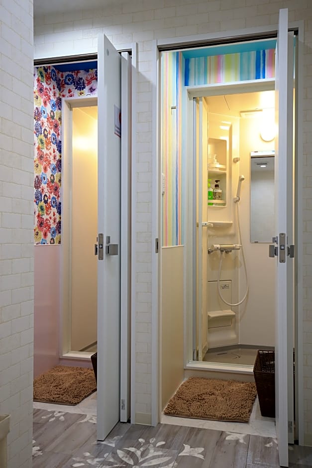 Hostel Wasabi Osaka Bed With Library