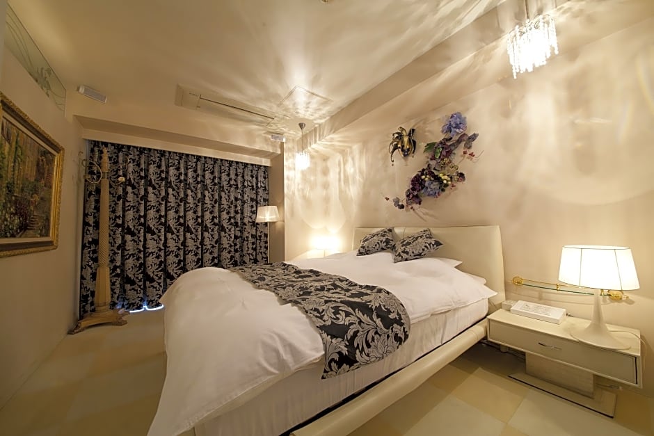 V Hotel (Adult Only)