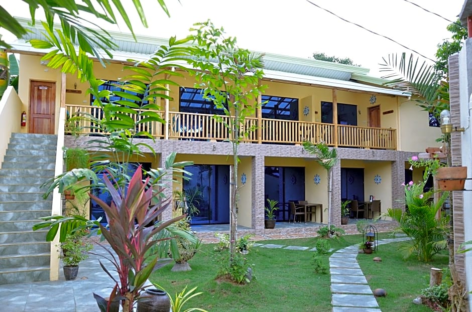 Captains Lodge and Bar