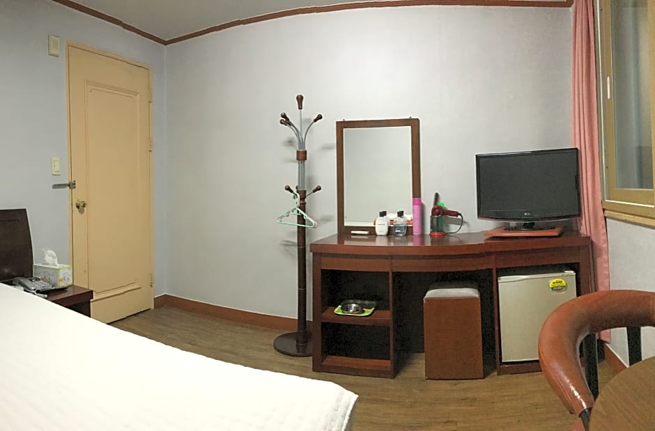 J Motel