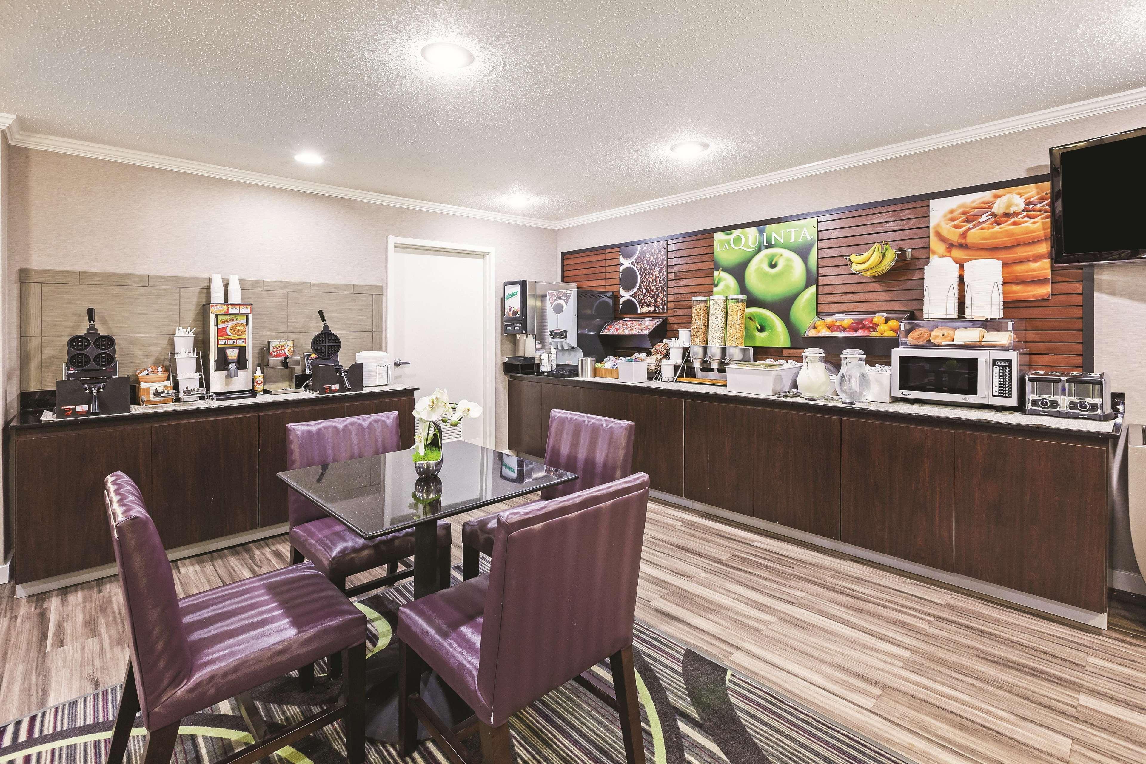 La Quinta Inn Suites By Wyndham N Little Rock Mcca