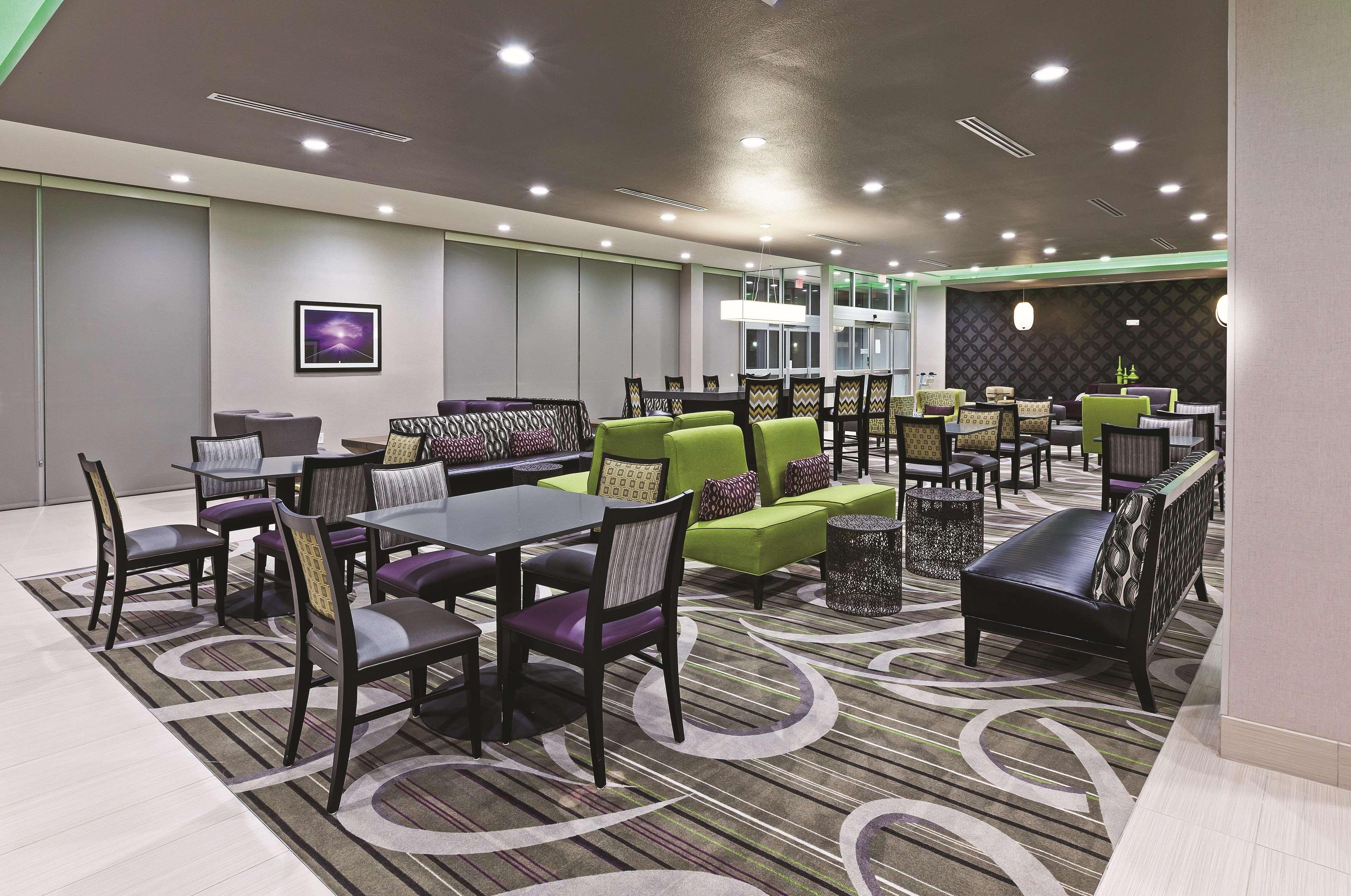 La Quinta Inn Suites By Wyndham College Station So