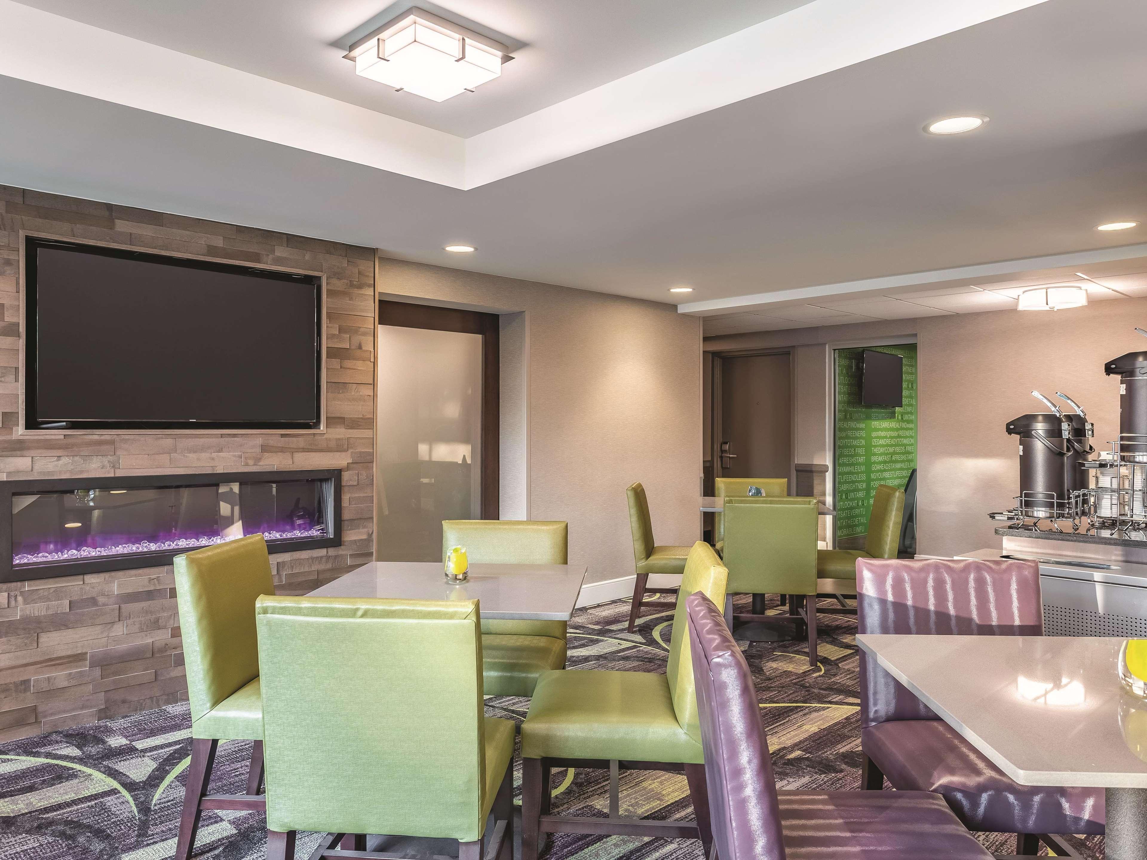 La Quinta Inn Suites By Wyndham Columbia Fort Mead