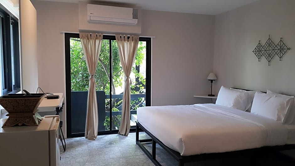 Silp-pa Phra Nakhon Si Ayutthaya by null