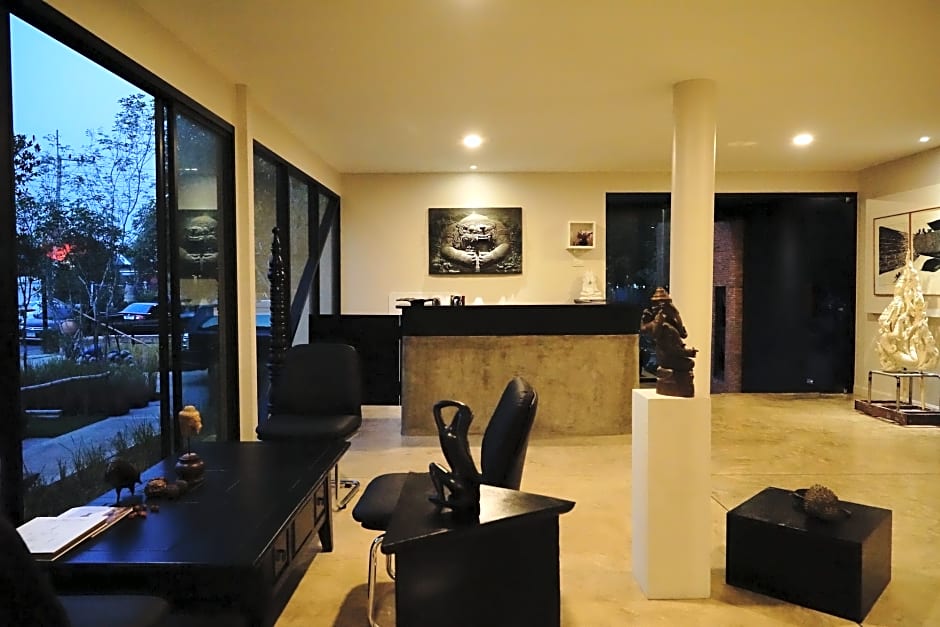 Silp-pa Phra Nakhon Si Ayutthaya by null