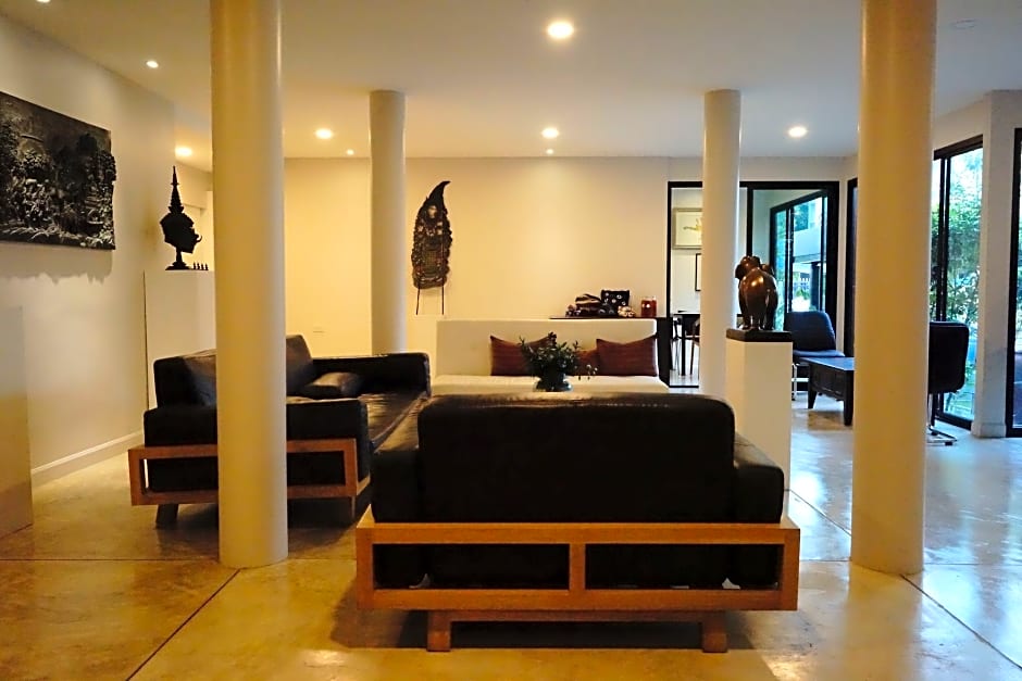 Silp-pa Phra Nakhon Si Ayutthaya by null