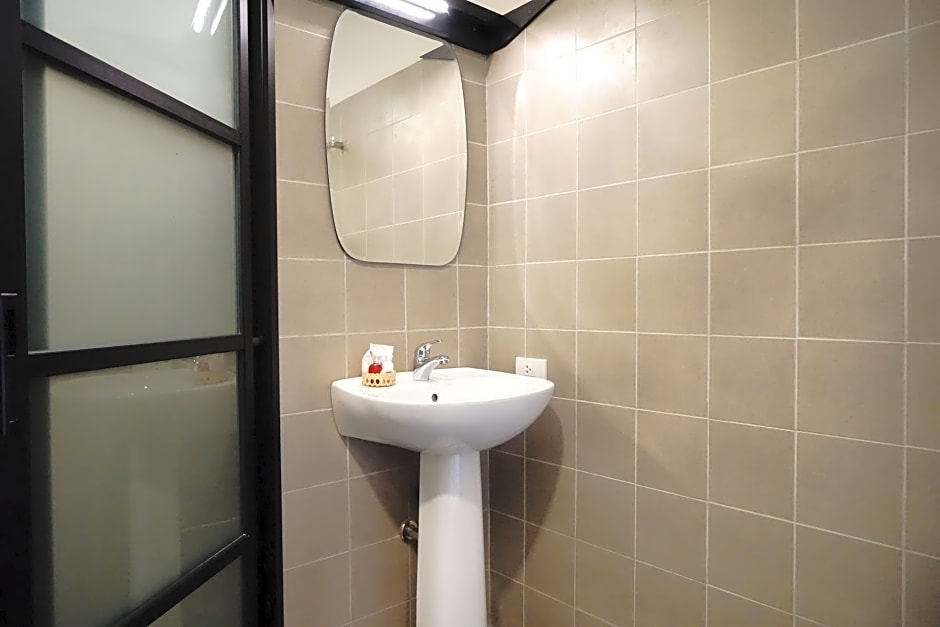 Silp-pa Phra Nakhon Si Ayutthaya by null