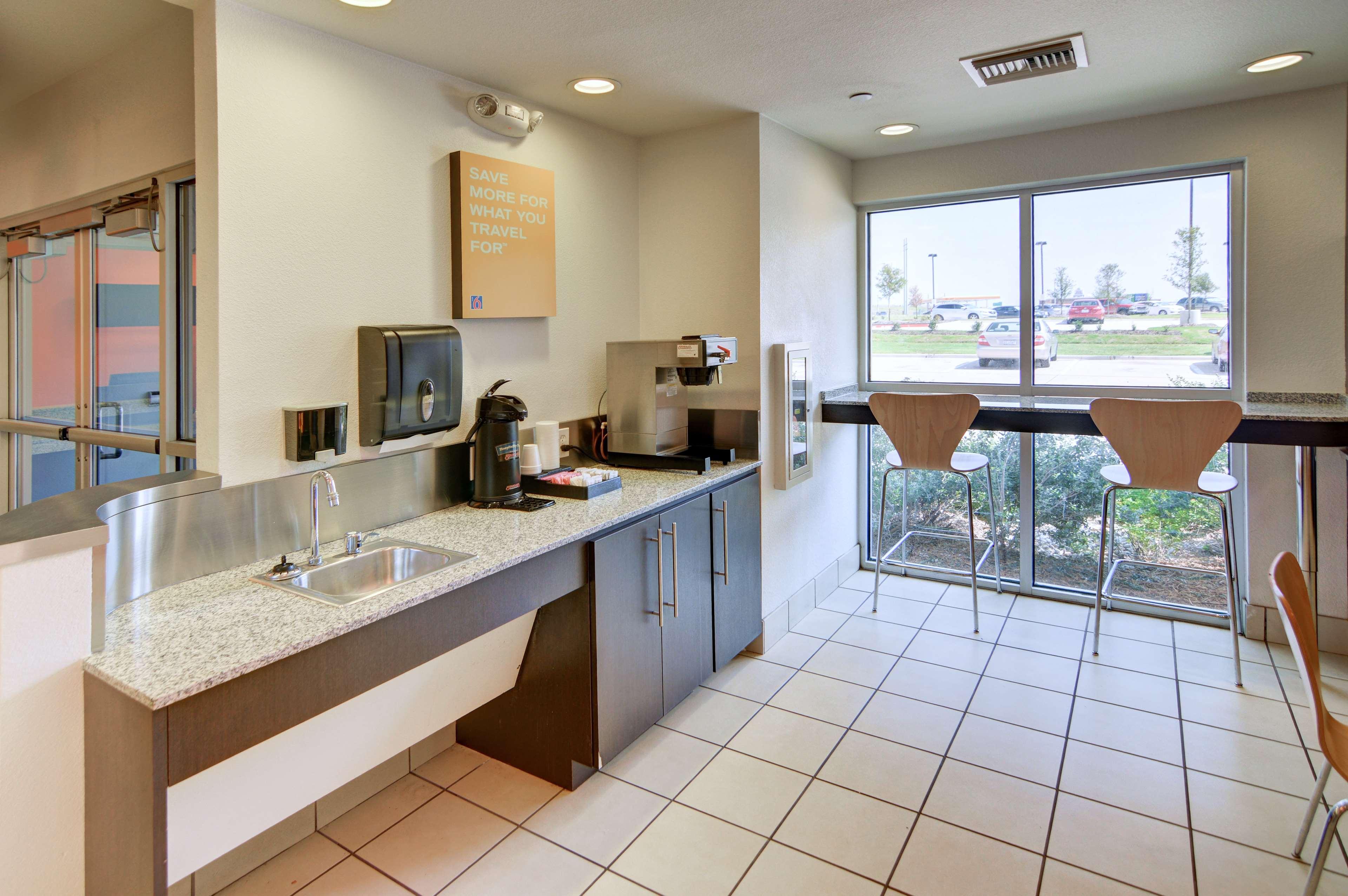 Motel 6 Ft Worth Northlake Speedway