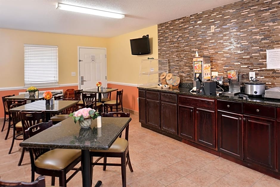 Douglas Inn And Suites