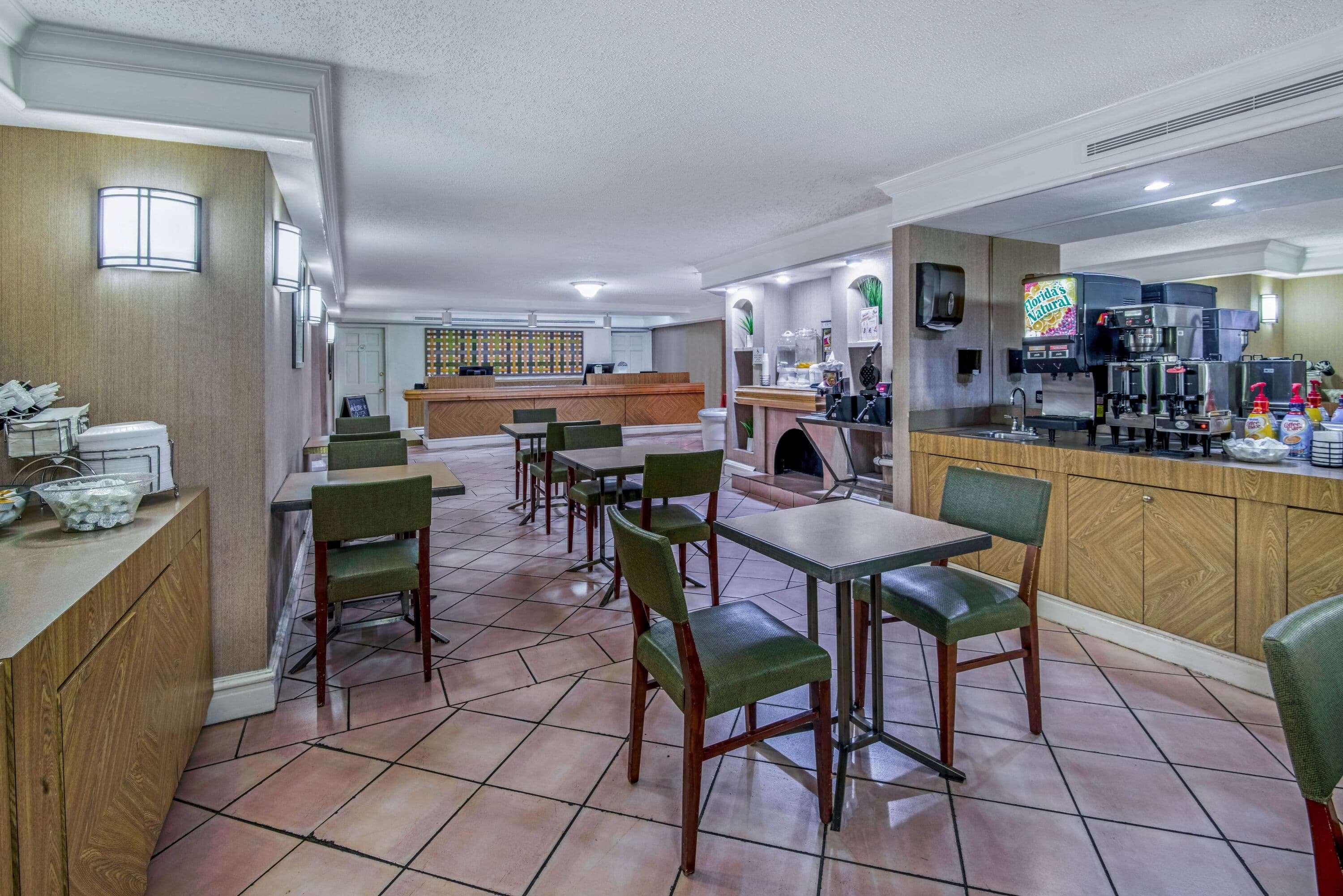 La Quinta Inn By Wyndham San Antonio I-35 N At Rit
