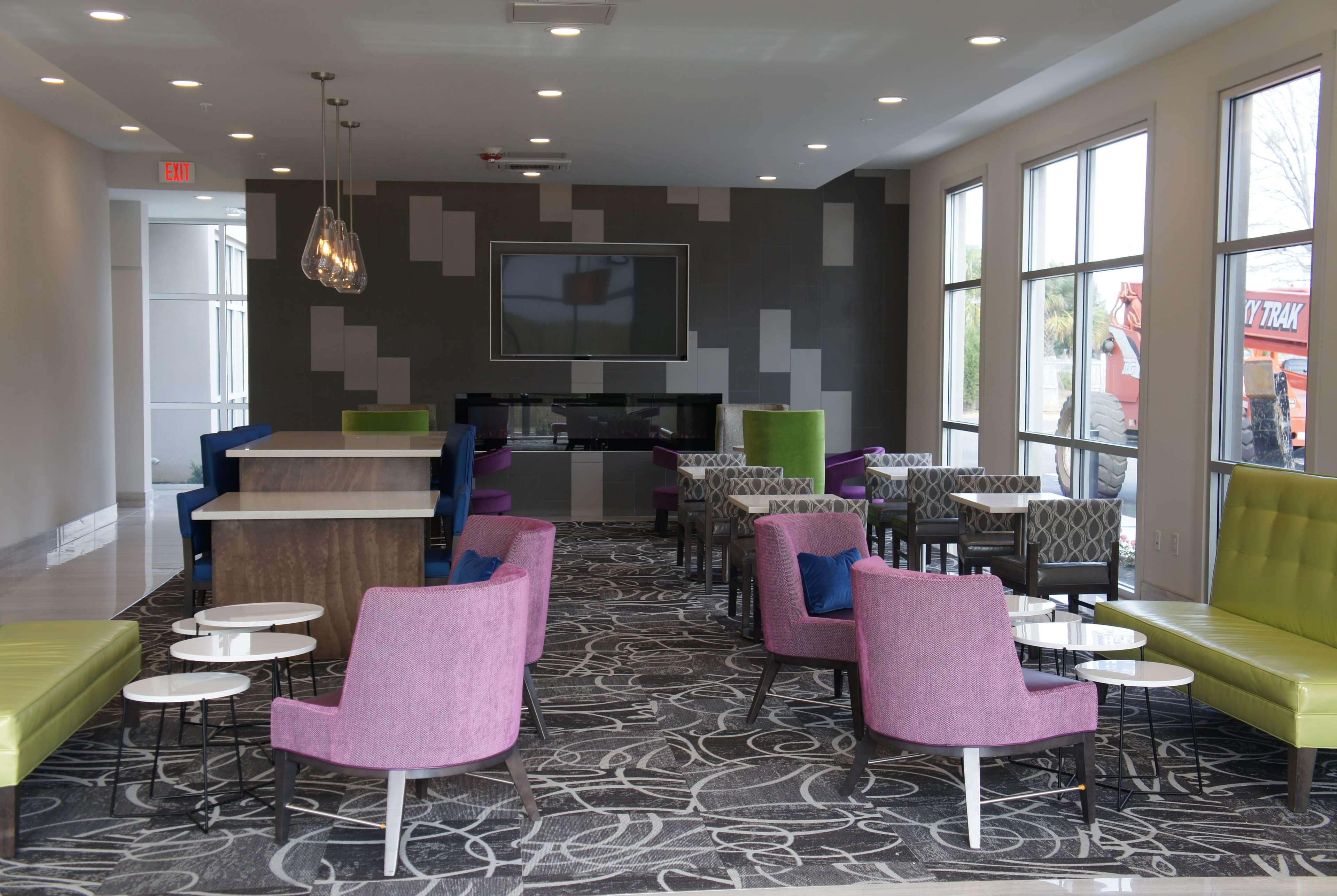 La Quinta Inn Suites By Wyndham Mobile