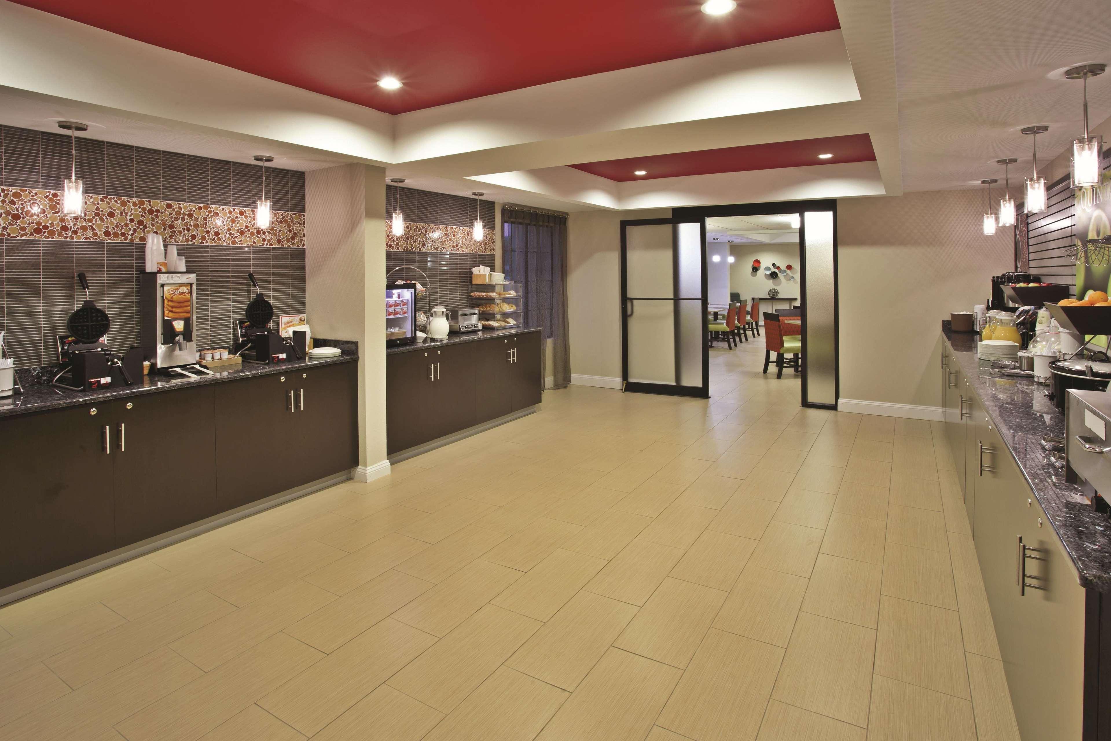 La Quinta Inn Suites By Wyndham Summersville