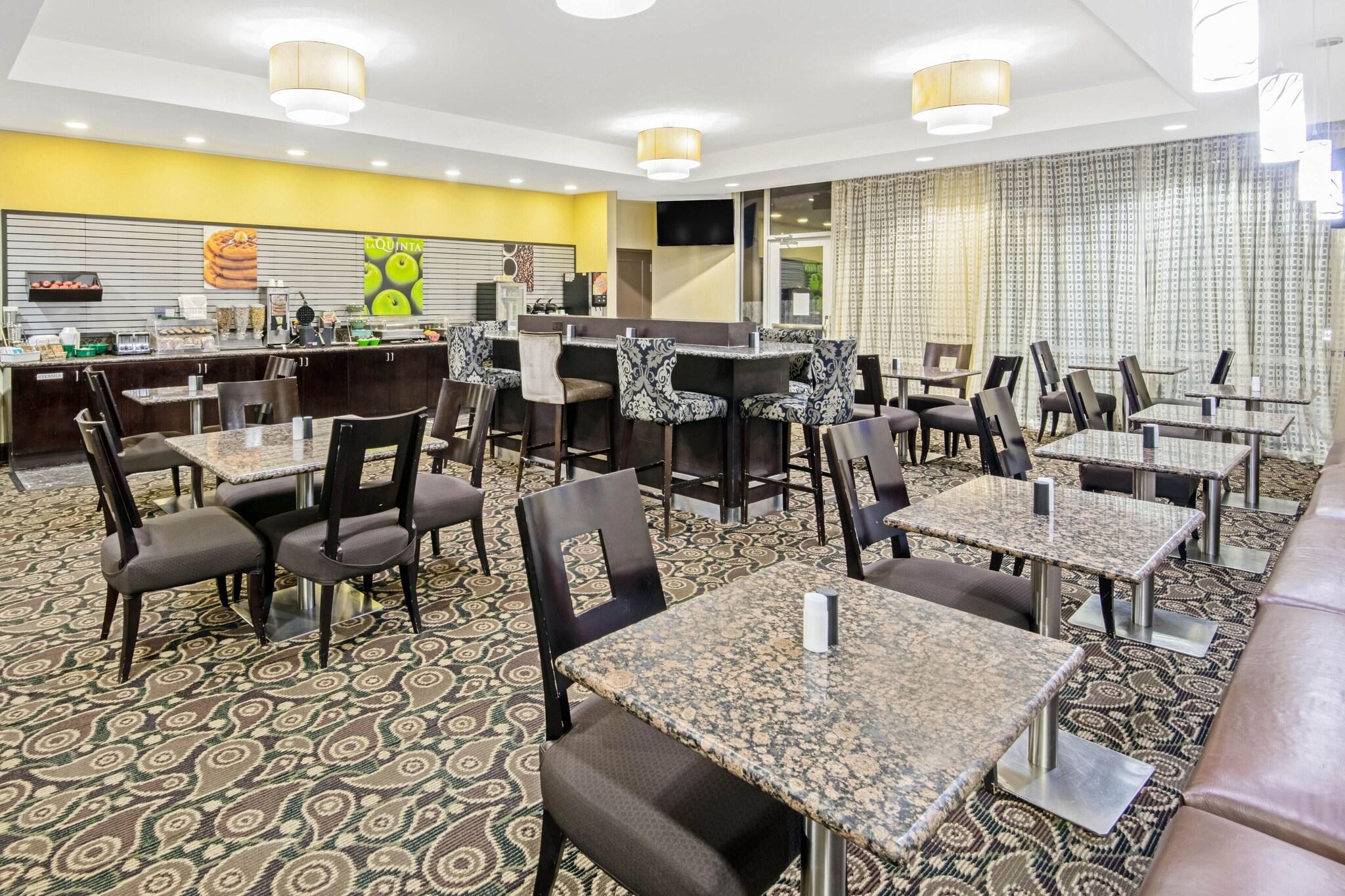 La Quinta Inn Suites By Wyndham Elk City