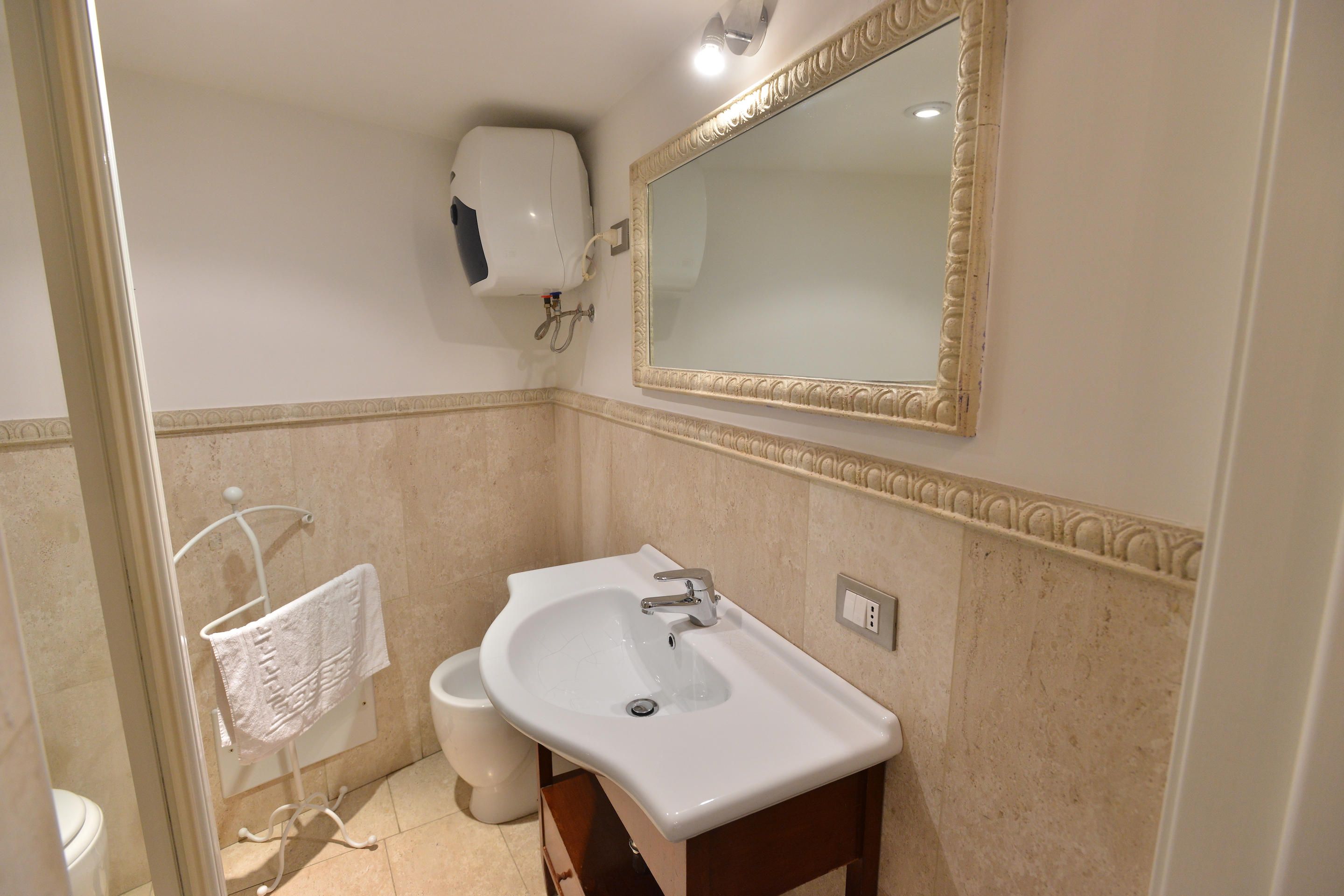 IzzHome City Center Cozy