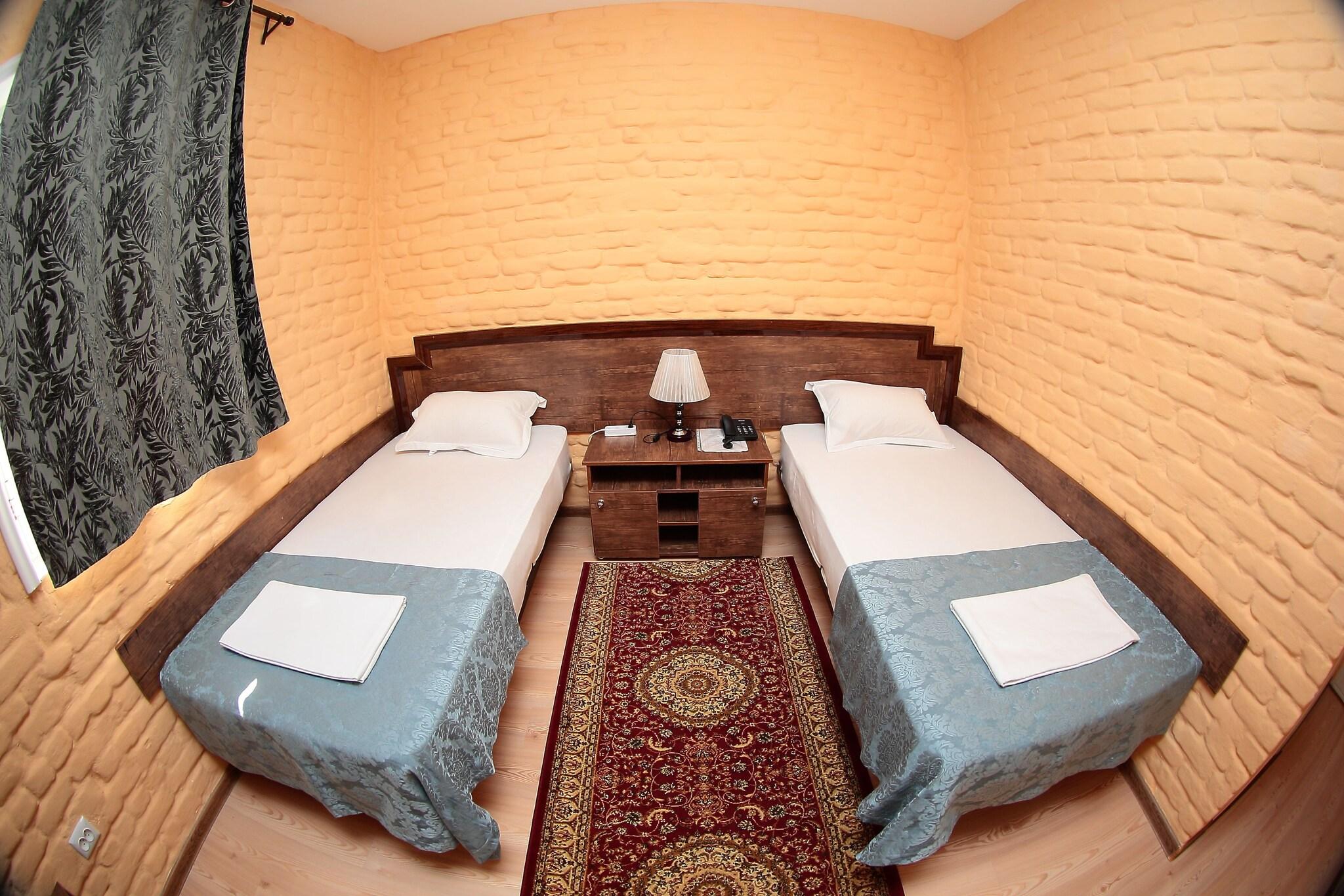 Star Hotel E
