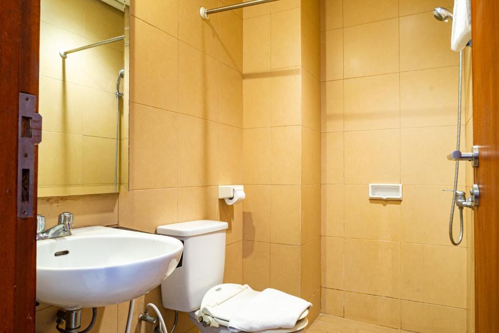 RedDoorz Plus near Blok M Square