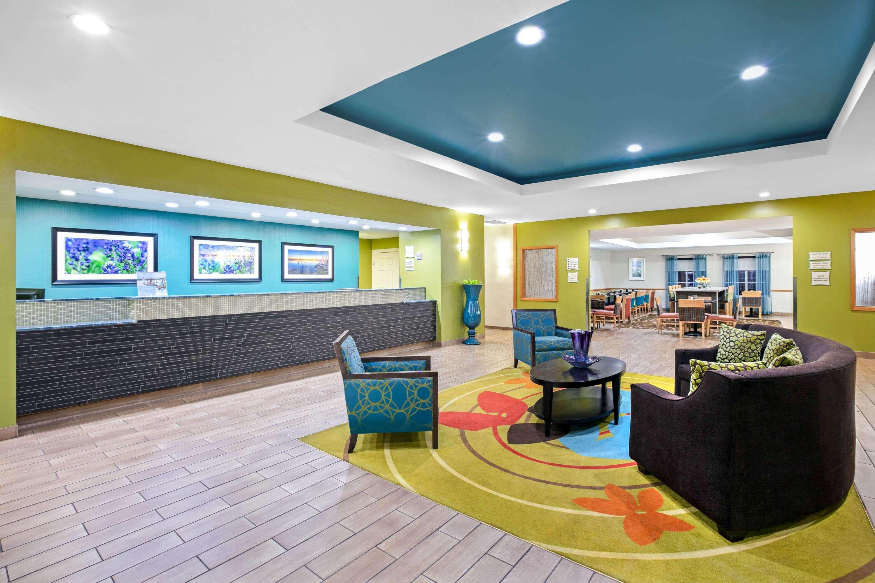 La Quinta Inn Suites By Wyndham Paris