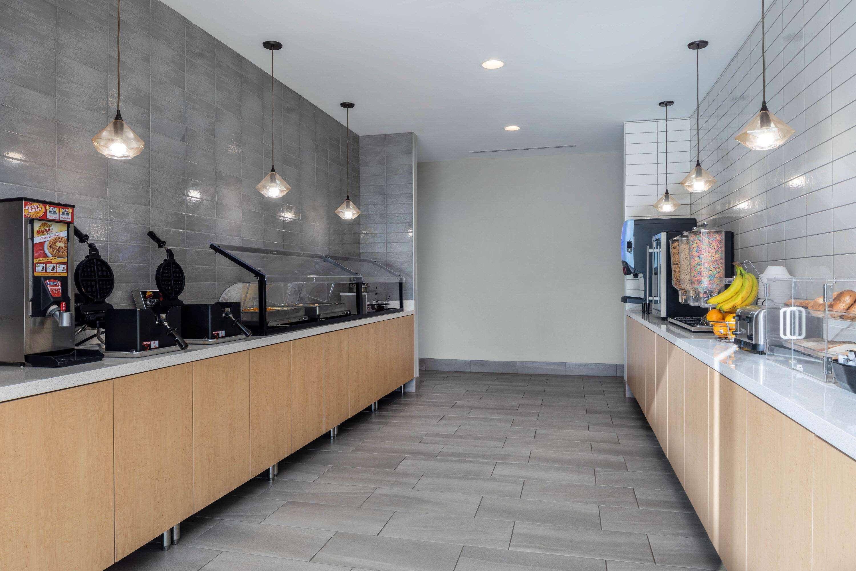 La Quinta Inn Suites Greensboro Arpt High Point