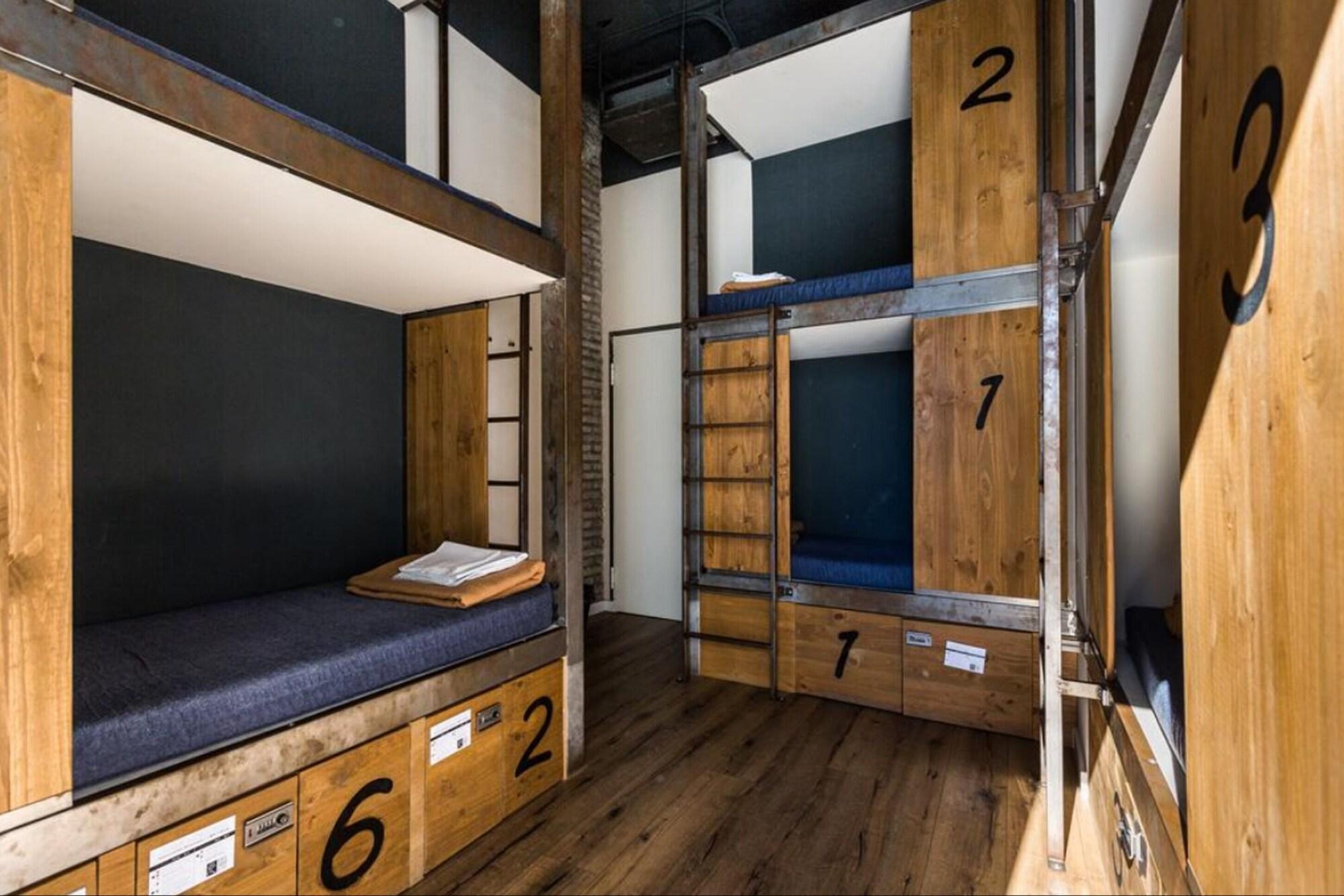 Black Swan Hostel Sevilla by null