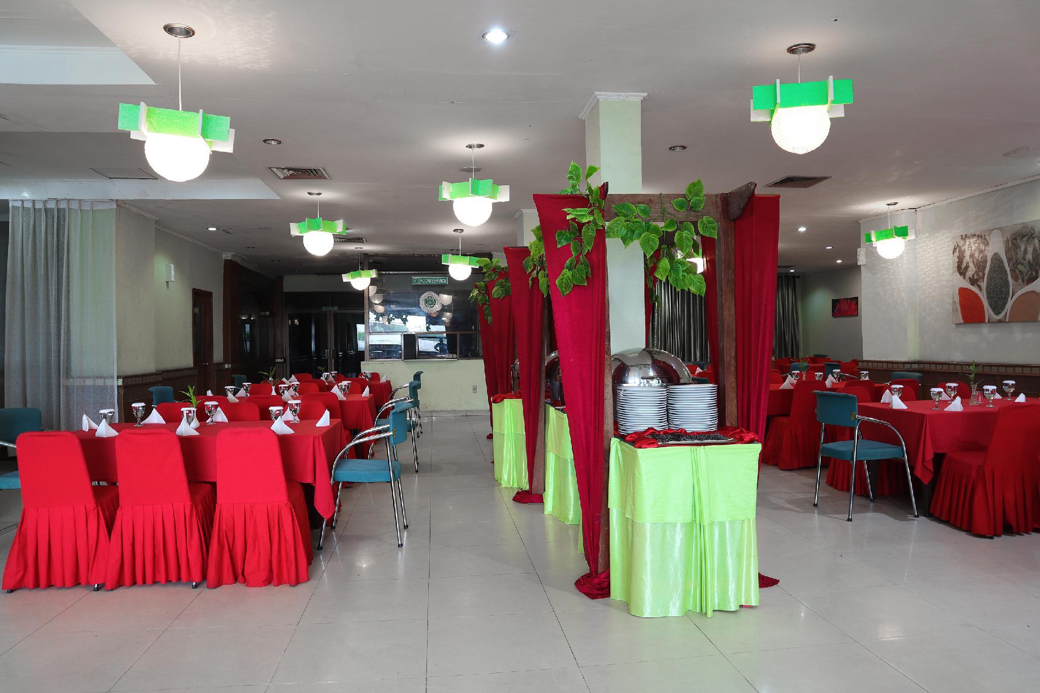 OYO 742 Mona Plaza Hotel
