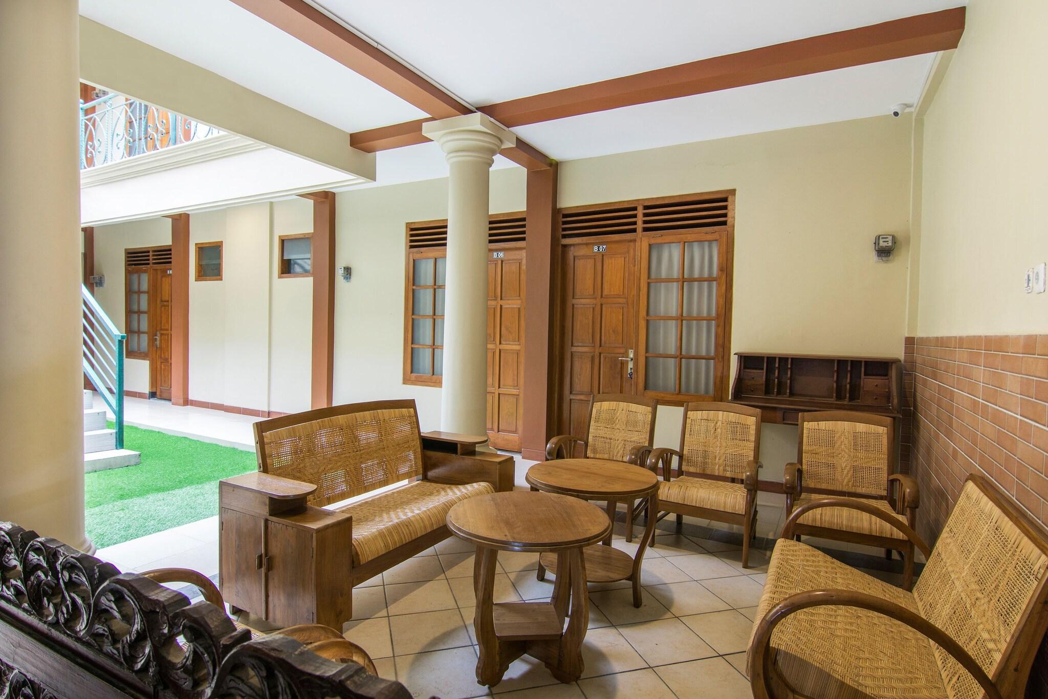 OYO 890 Dewi Fortuna Guest House