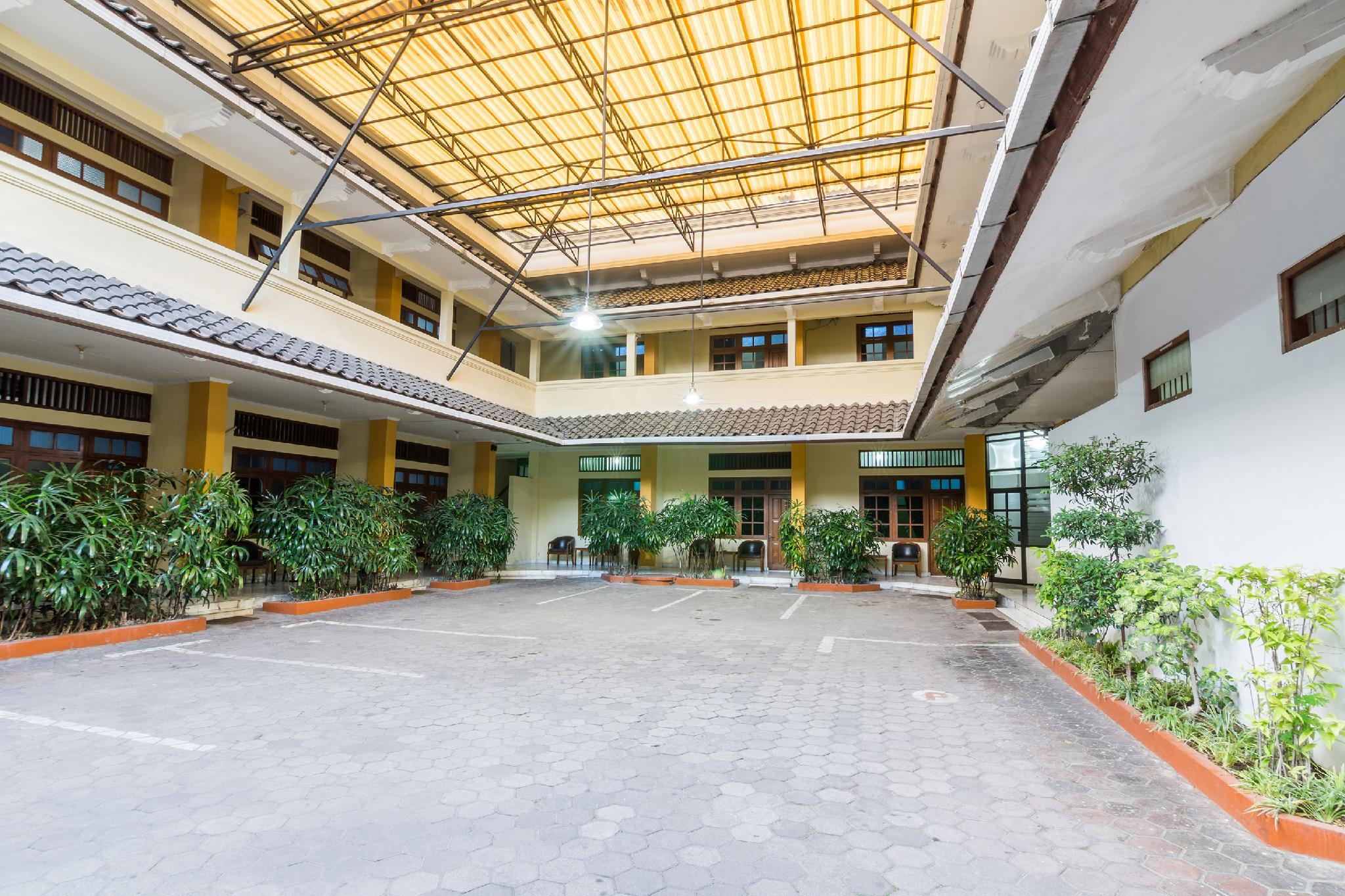 1309 Hotel Shafira