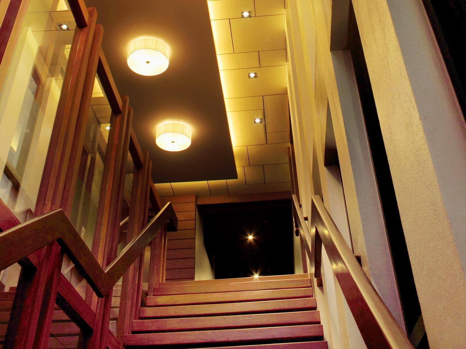 Burapa Boutique by null